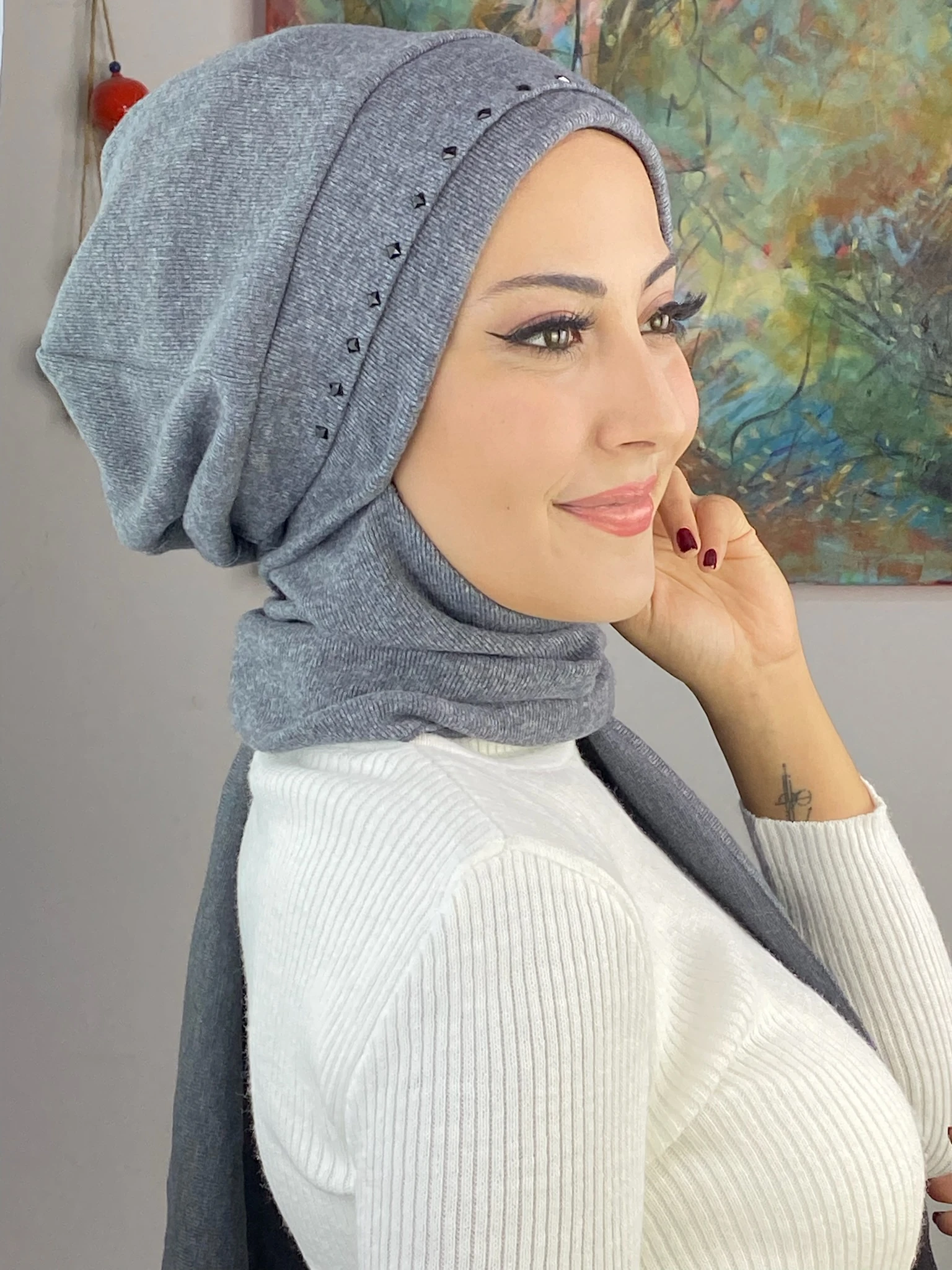 SİYAH KARE TAŞ DETAYLI BERE - füme