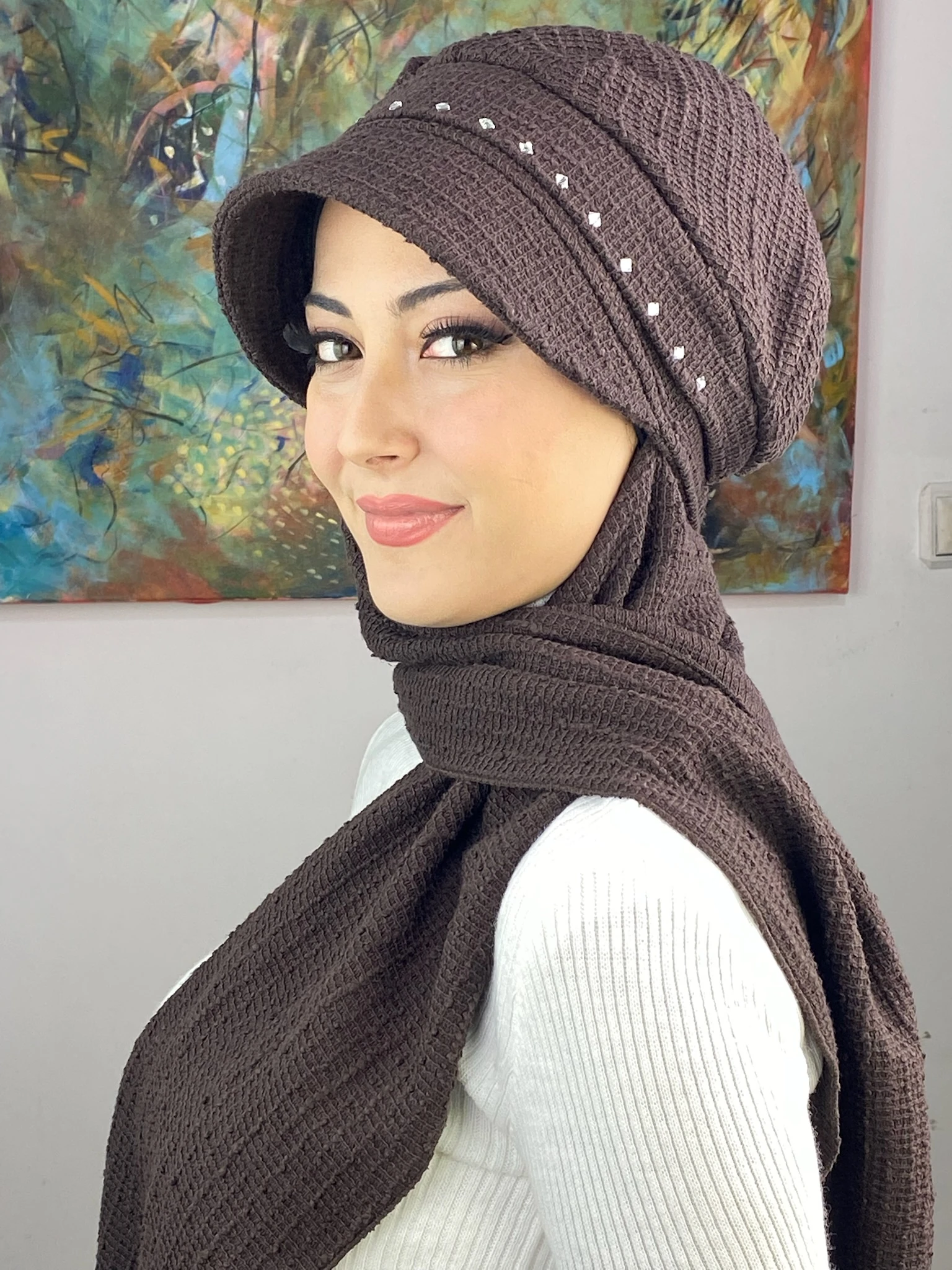 KARE TAŞ DETAYLI ŞAPKA