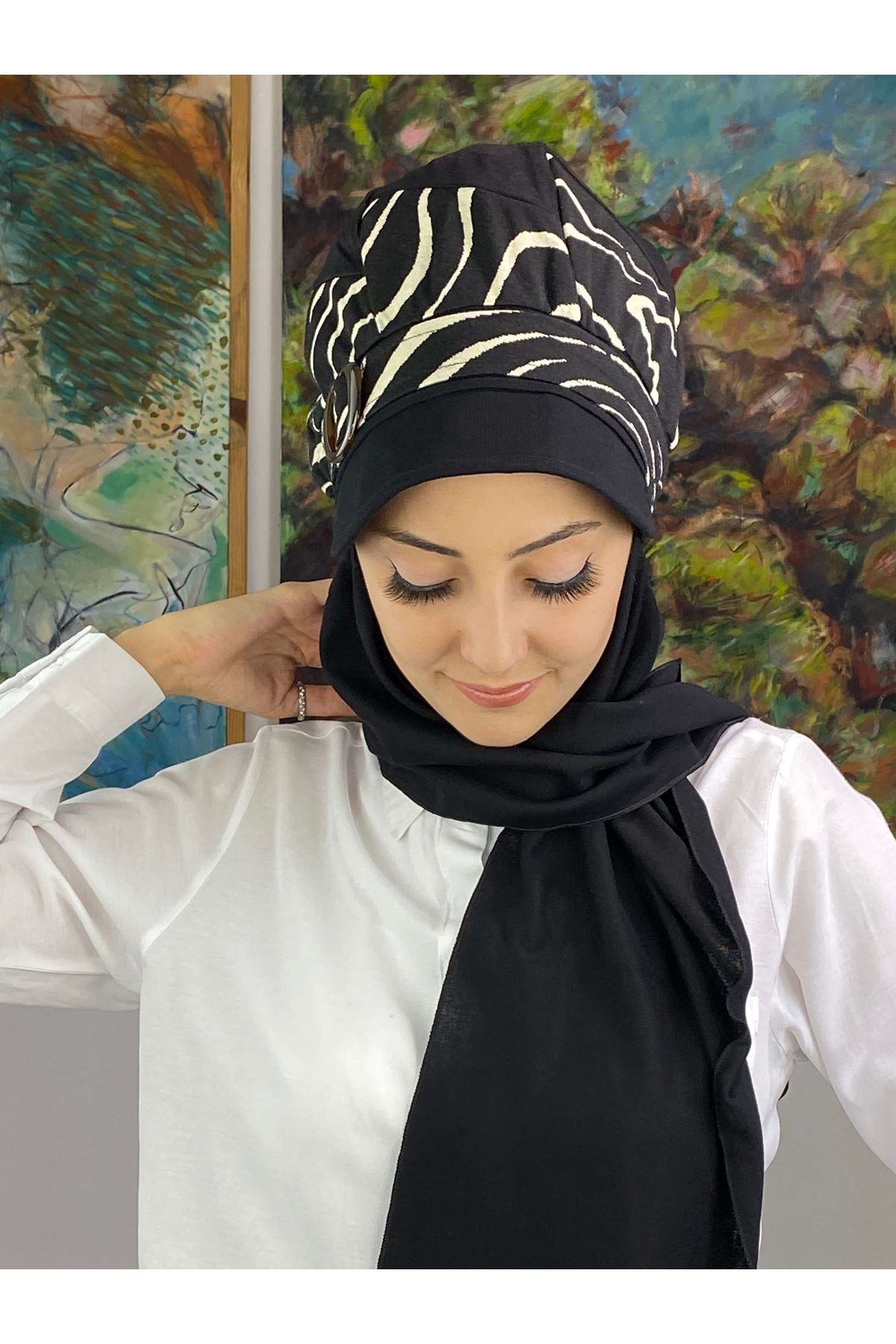 Parlak Zebra Desenli Siyah Tokalı Şapka Şal