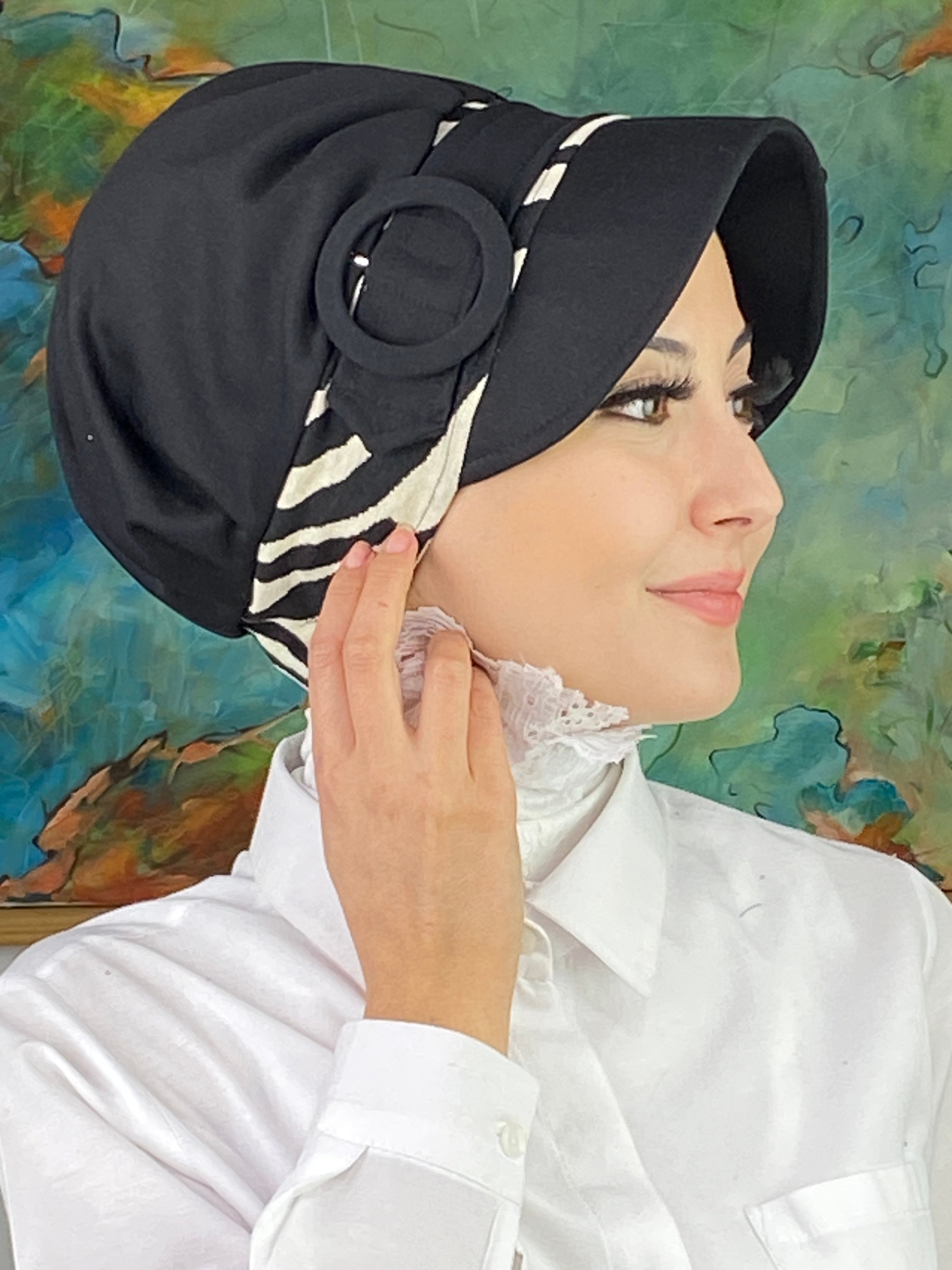 Nazlı Model Tokalı İri Krem Çizgili Zebra Desen Tesettür Şapka