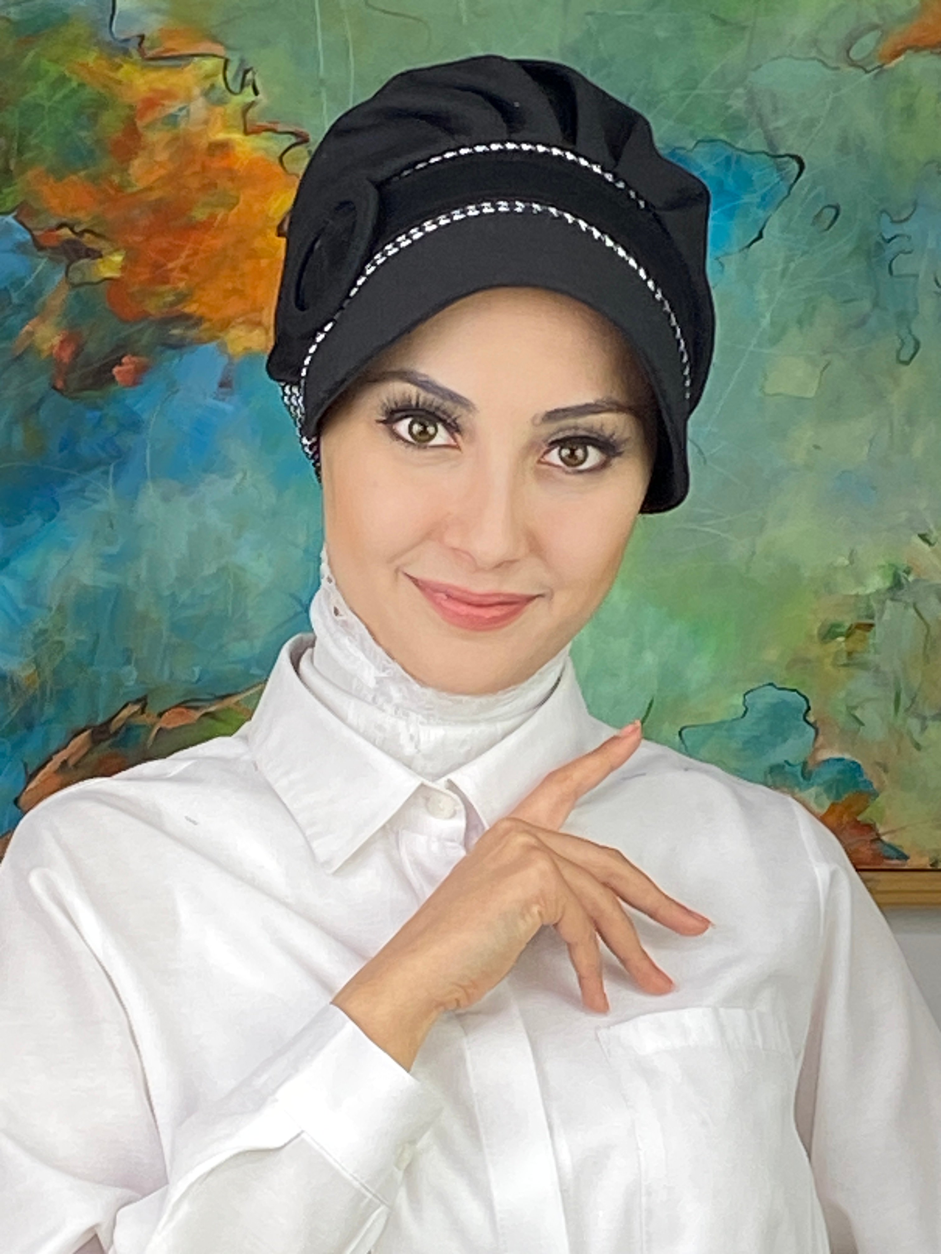 Nazlı Model Tokalı  İri Siyah&Beyaz Kazayaklı Tesettür Şapka