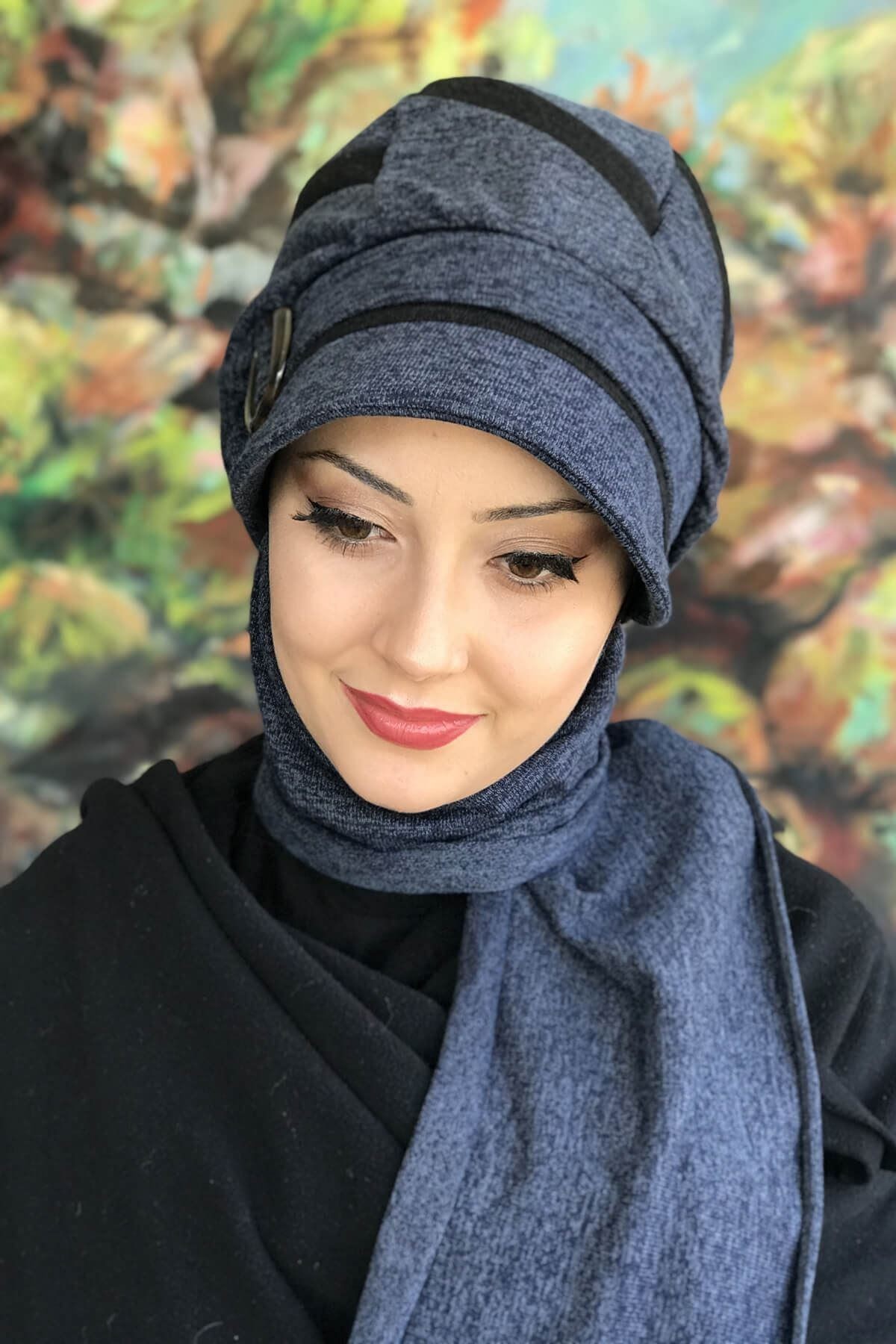Prusya Mavisi Rengi Tokalı Atkılı Siyah Şeritli Şapka