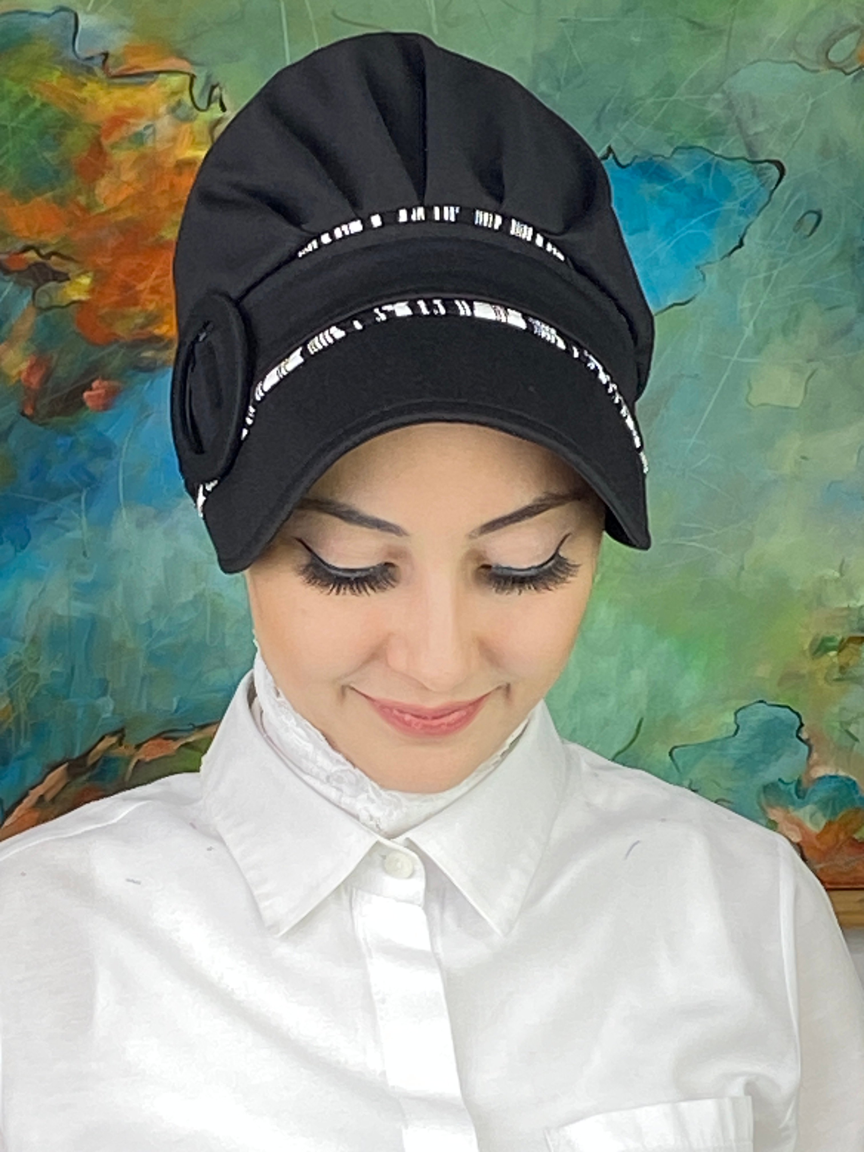 Nazlı Model Tokalı İnce Çizgili Tesettür Şapka