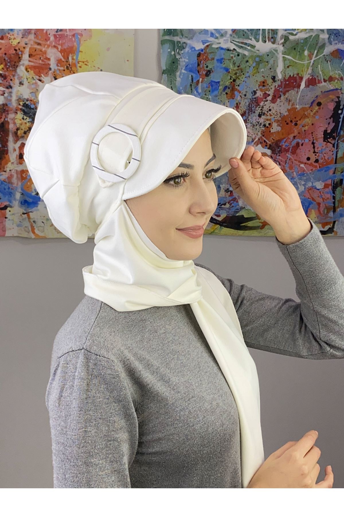 Yuvarlak Tokalı Çarkıfelek Model Beyaz Atkılı Şapka Şal