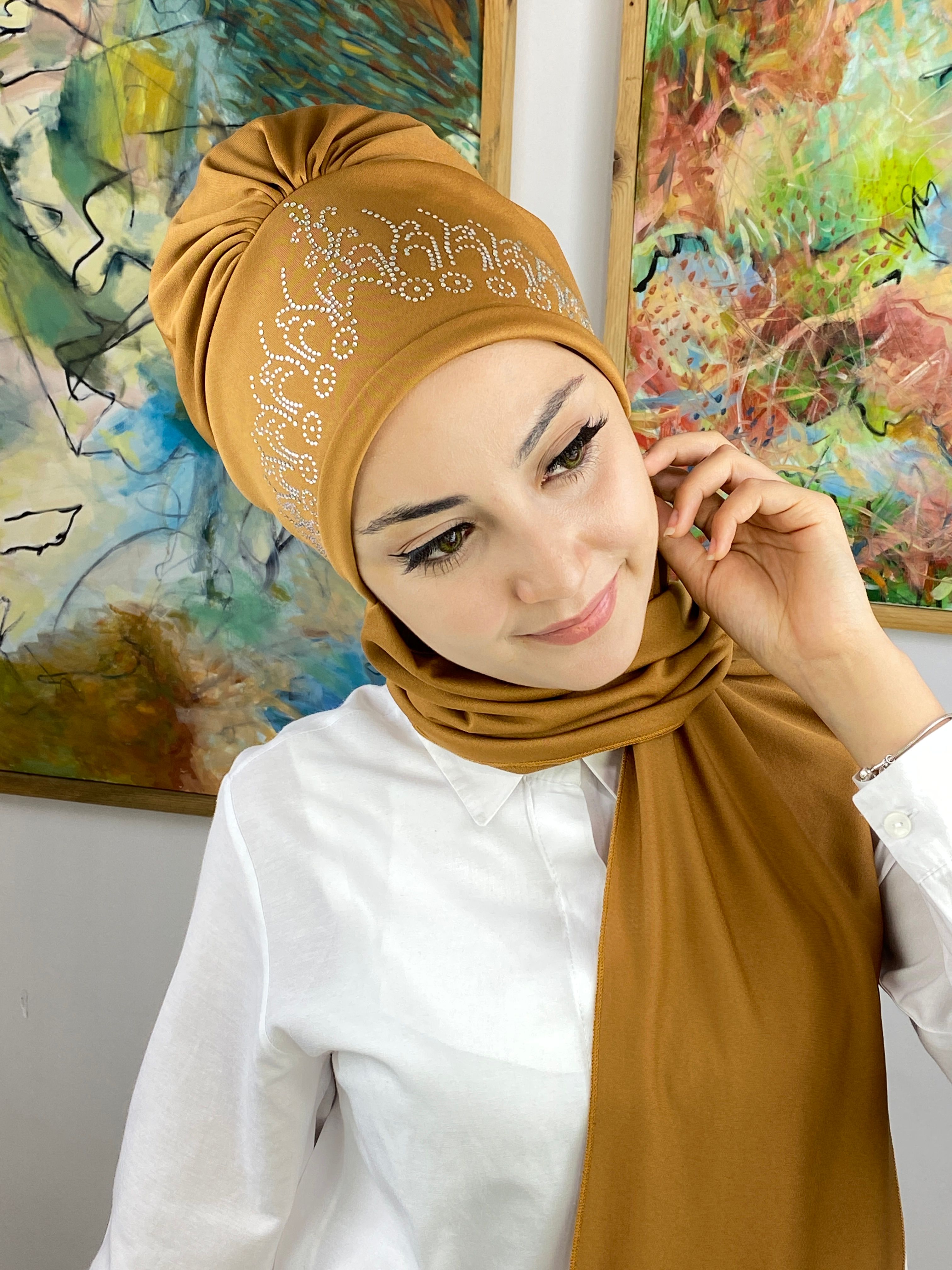 Taç Model Atkılı Bone