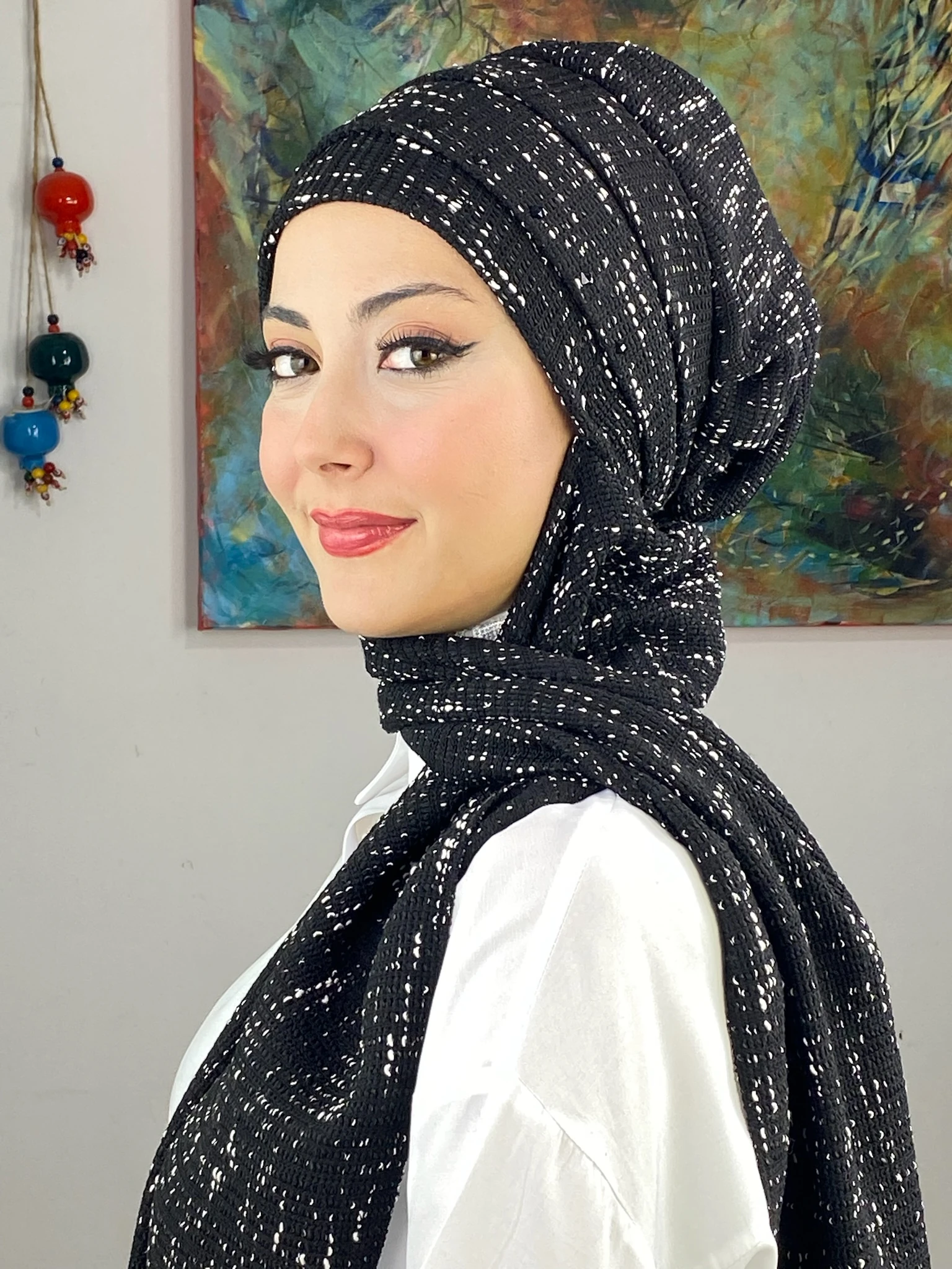 SİYAH KARE TAŞ DETAYLI BERE - siyah beyaz