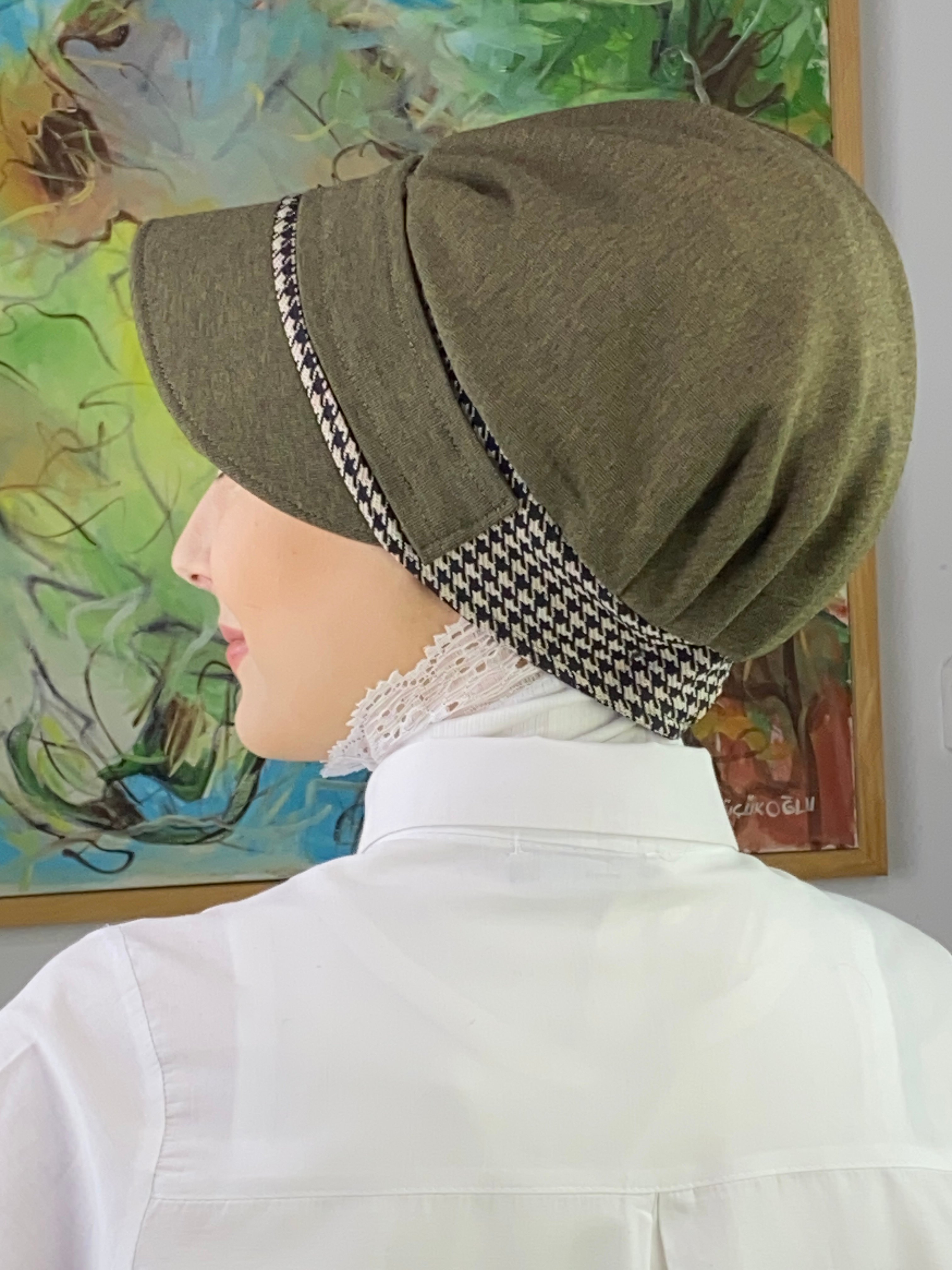 Nazlı Model Tokalı  Kazayaklı Tesettür Şapka