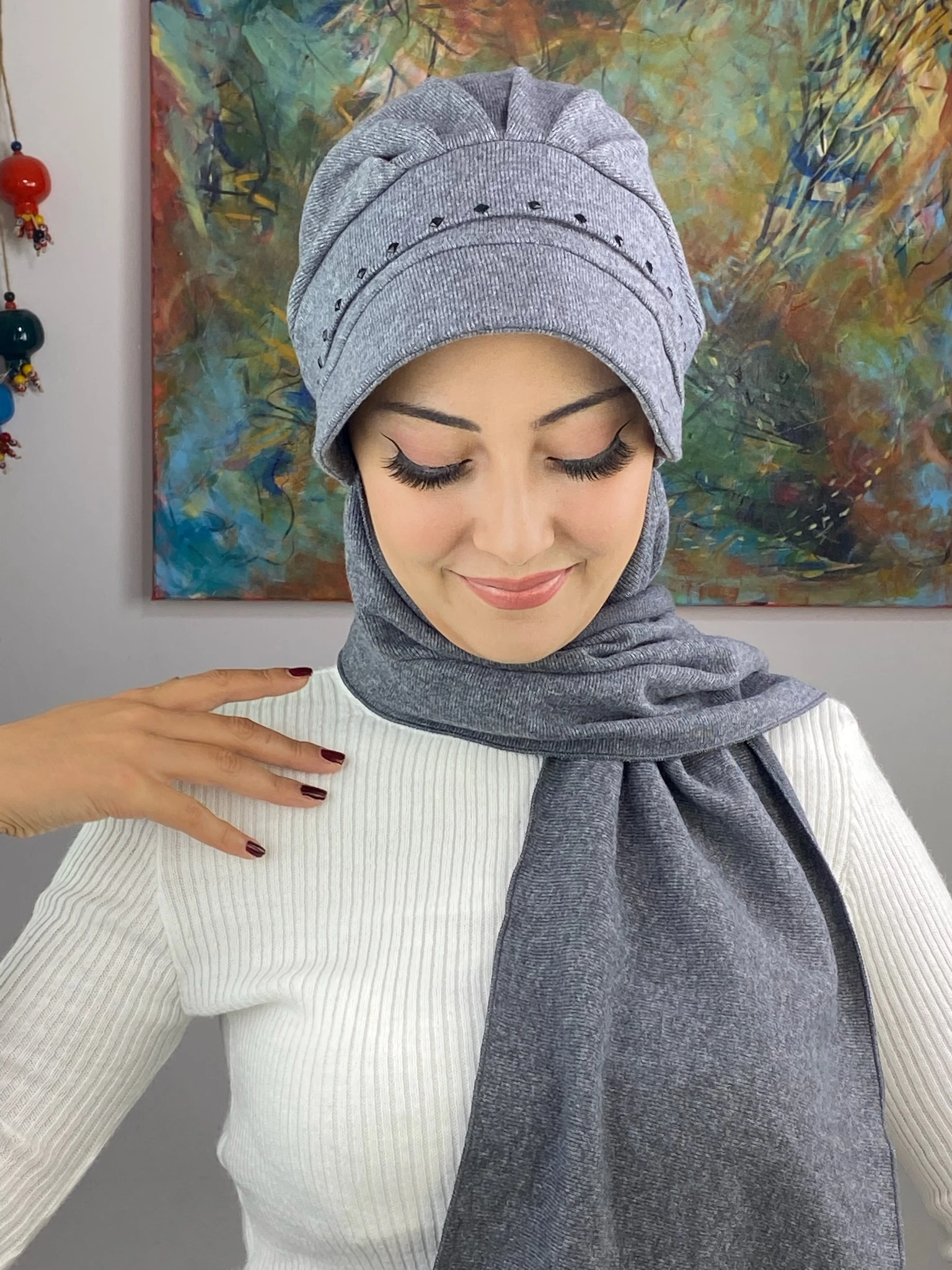 KARE SİYAH  TAŞ DETAYLI ŞAPKA - füme