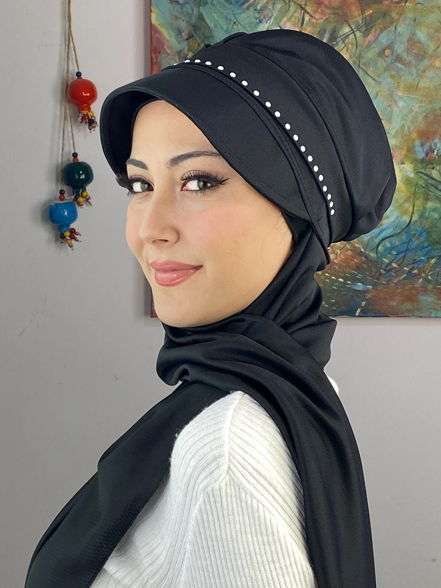 İNCİ DETAYLI ŞAPKA