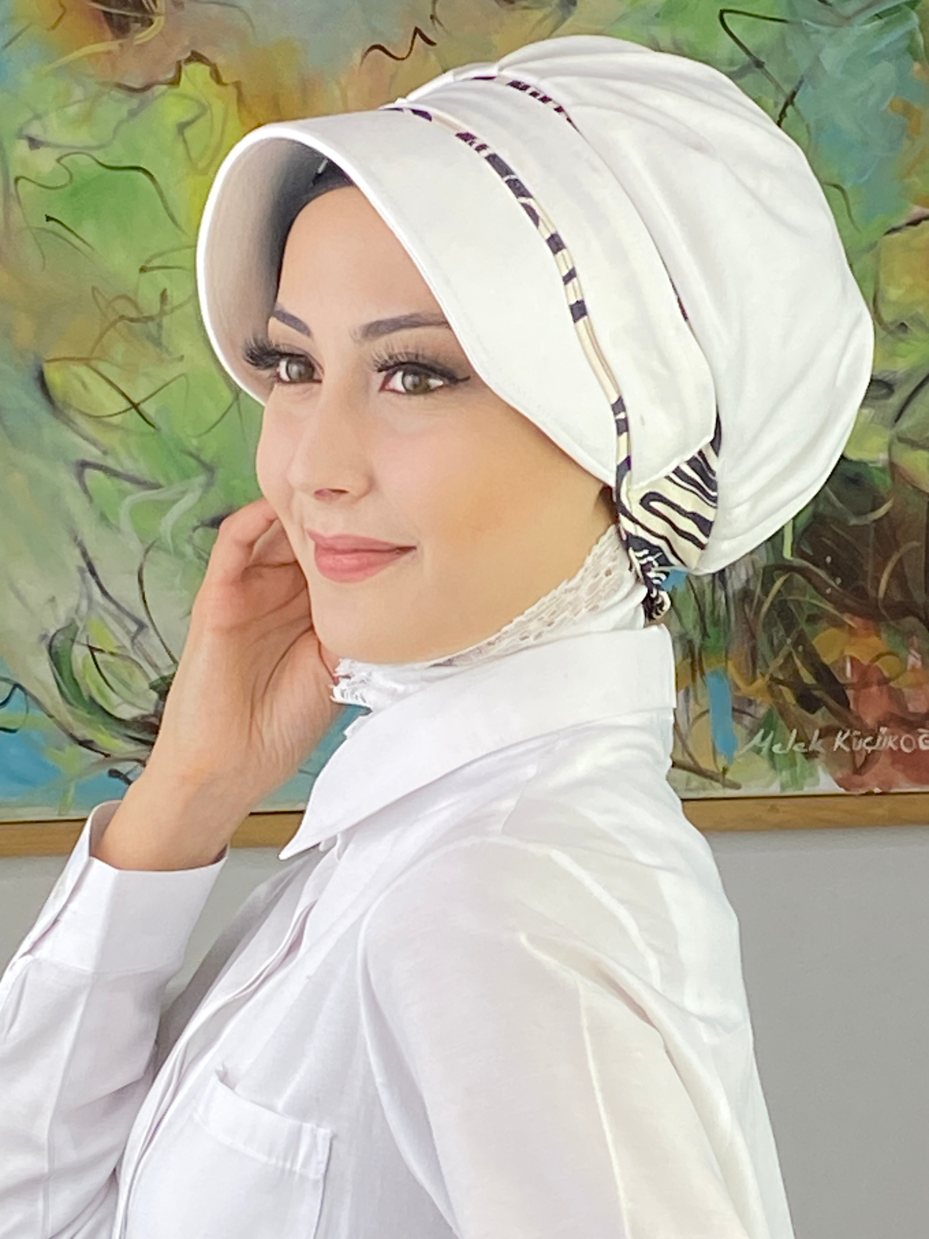 Nazlı Model Tokalı İnce Zebra Desenli Tesettür Şapka