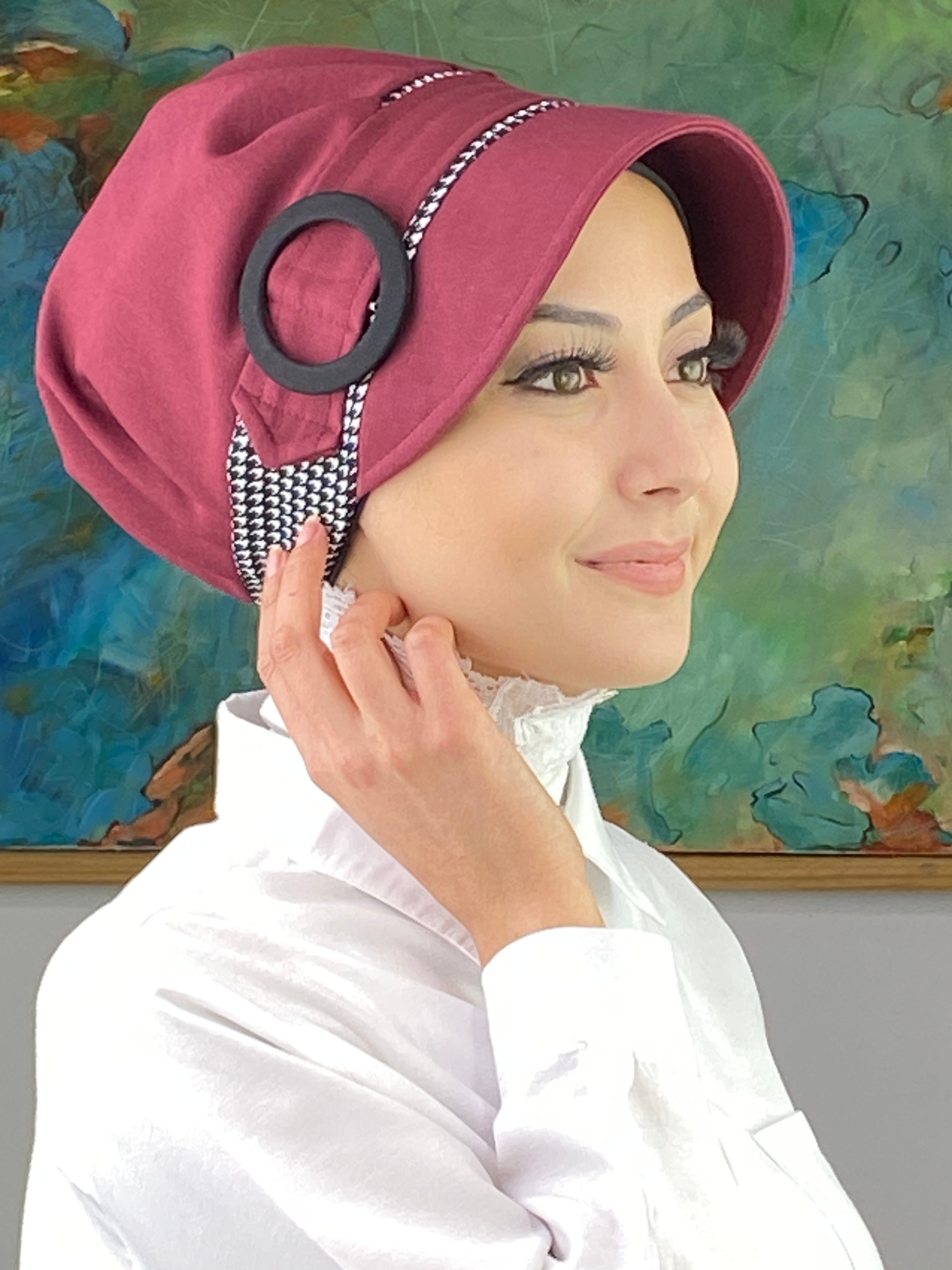 Nazlı Model Tokalı İri Siyah&Beyaz Kazayaklı Tesettür Şapka