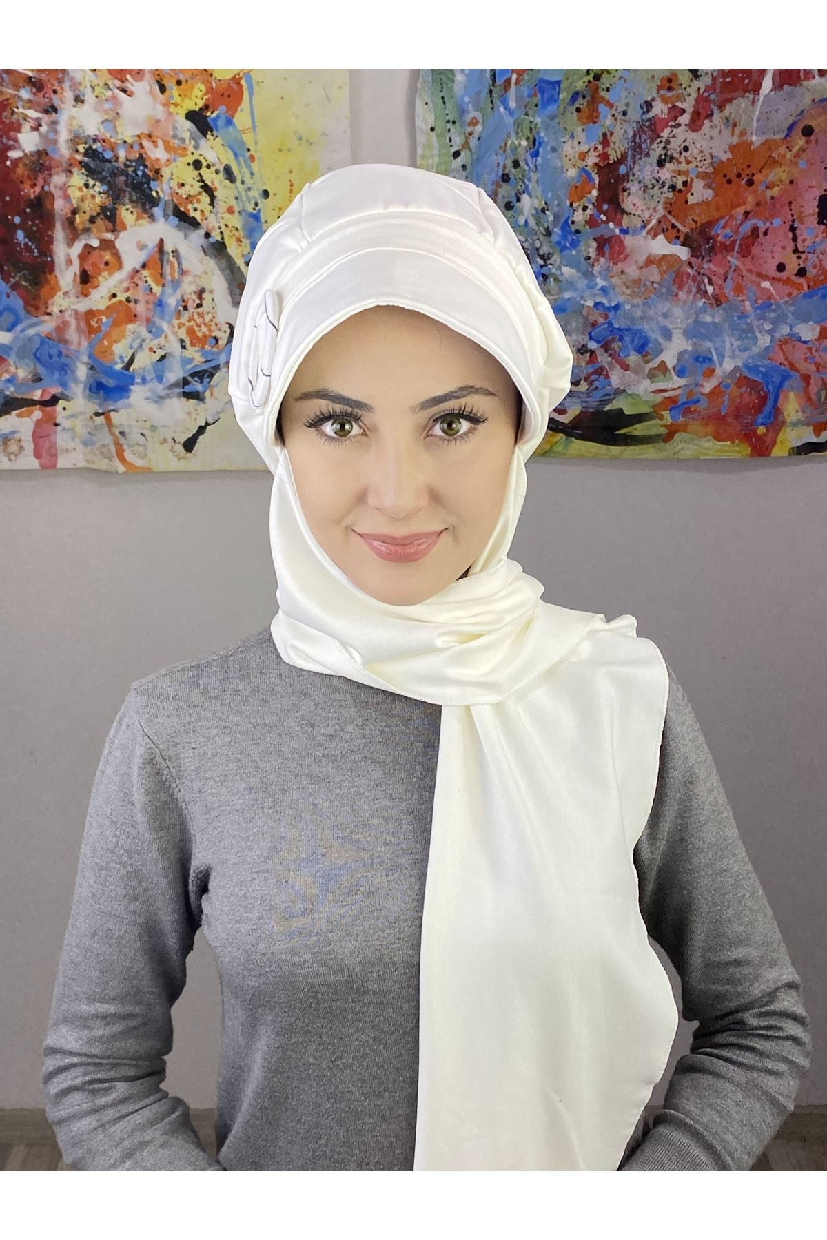 Yuvarlak Tokalı Çarkıfelek Model Beyaz Atkılı Şapka Şal