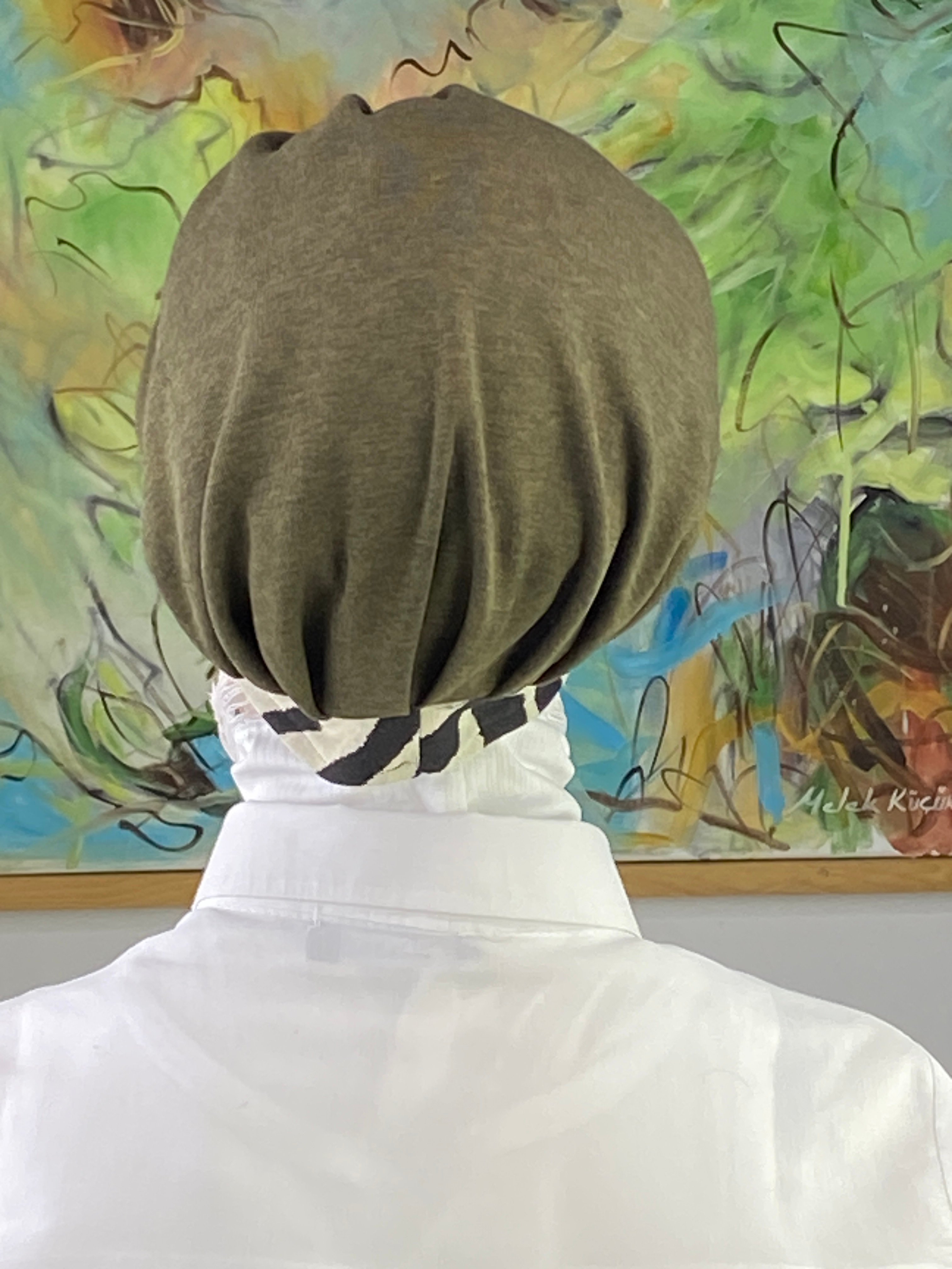 Nazlı Model Tokalı İri Zebra Desenli Tesettür Şapka