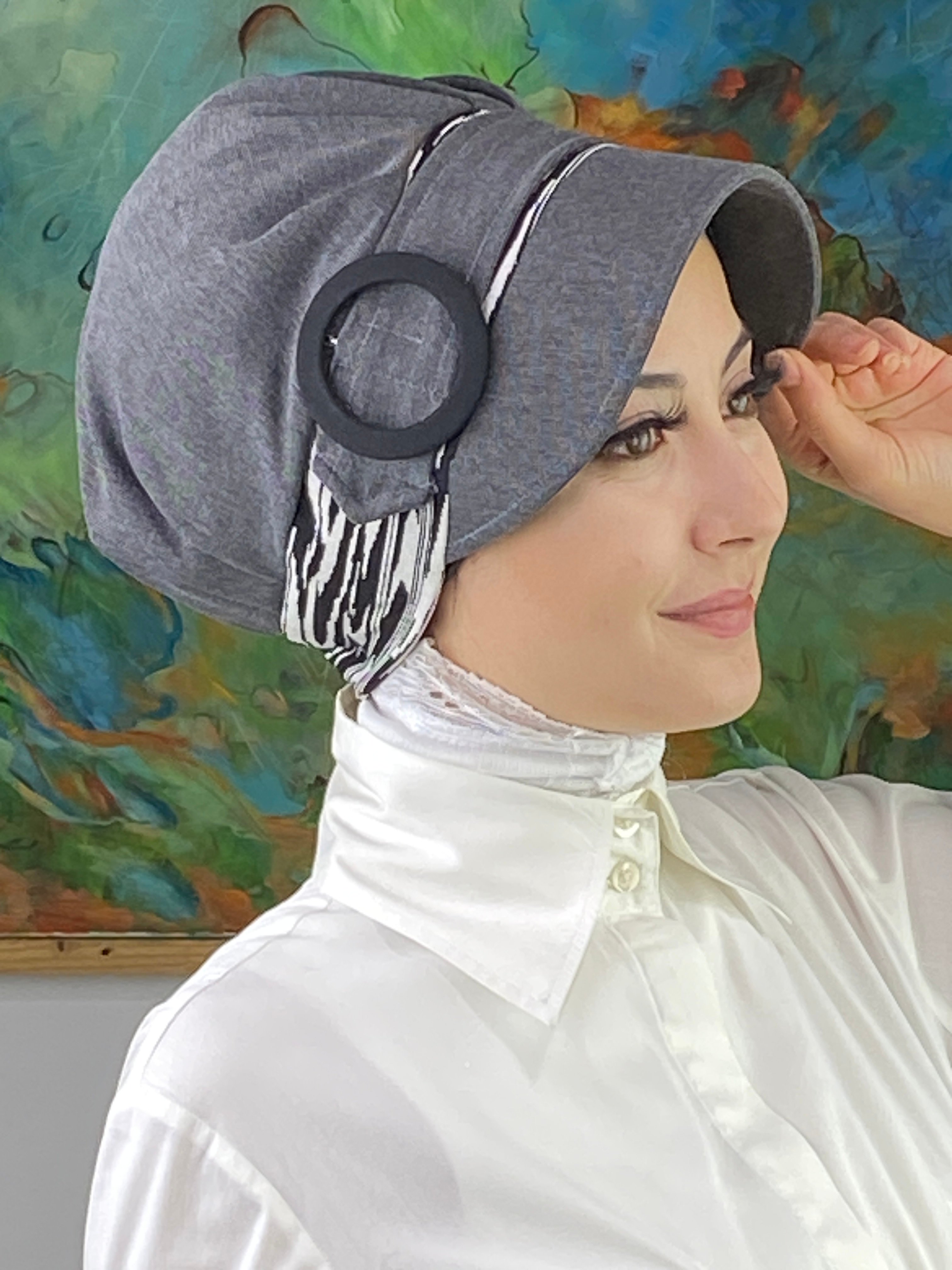 Nazlı Model Tokalı İnce Krem Çizgili Zebra Desen Tesettür Şapka
