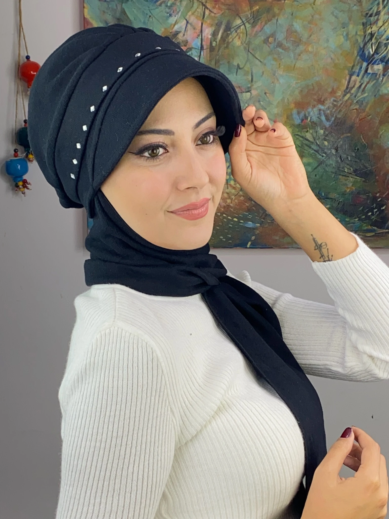 KARE TAŞ DETAYLI ŞAPKA