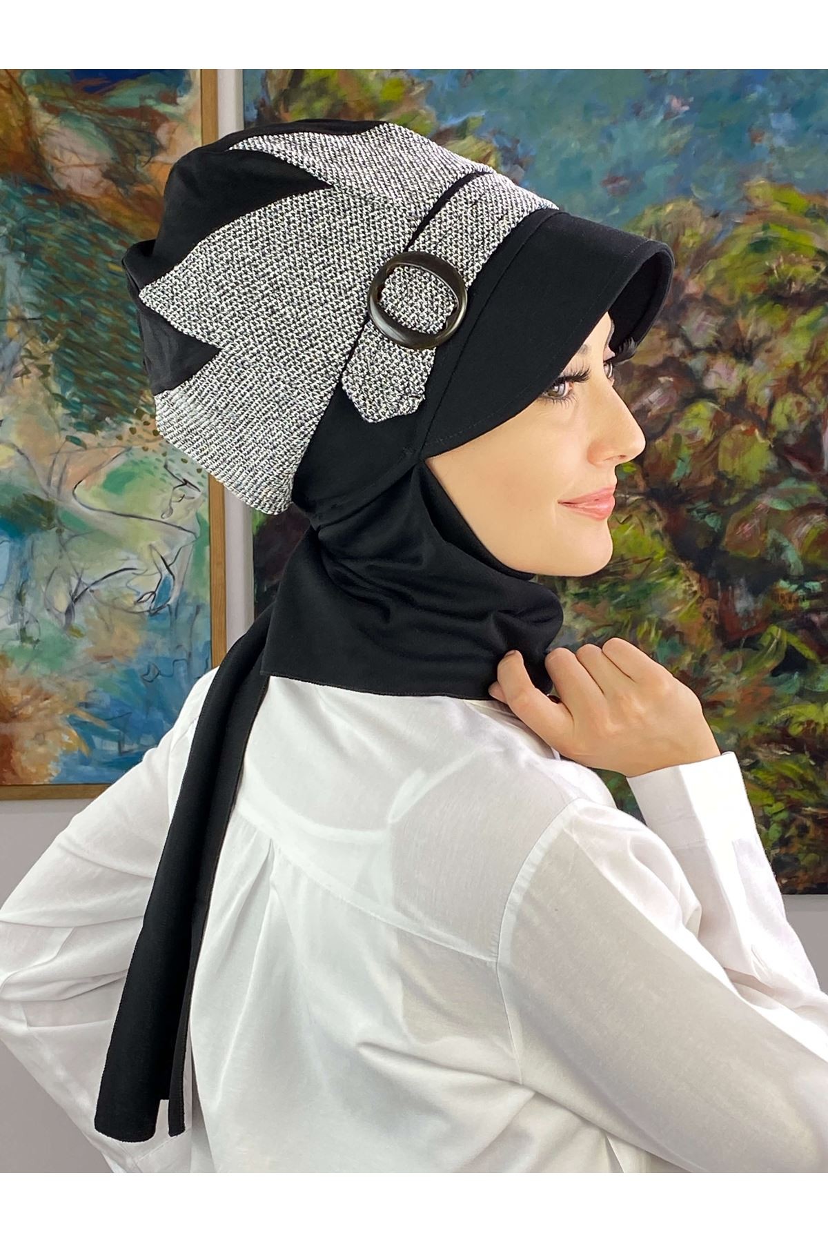 Siyah Beyaz Kırçıllı Tokalı Şapka Şal