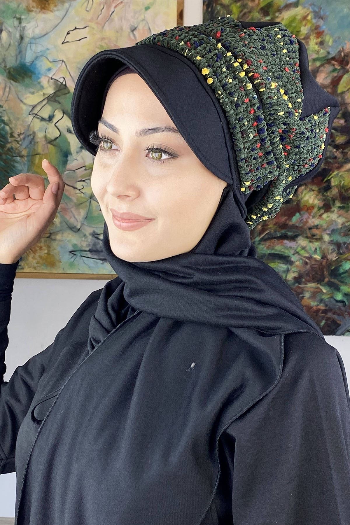 Koyu Yeşil İri Örgü Detaylı Pullu Tokalı Atkılı Siyah Şapka Şal