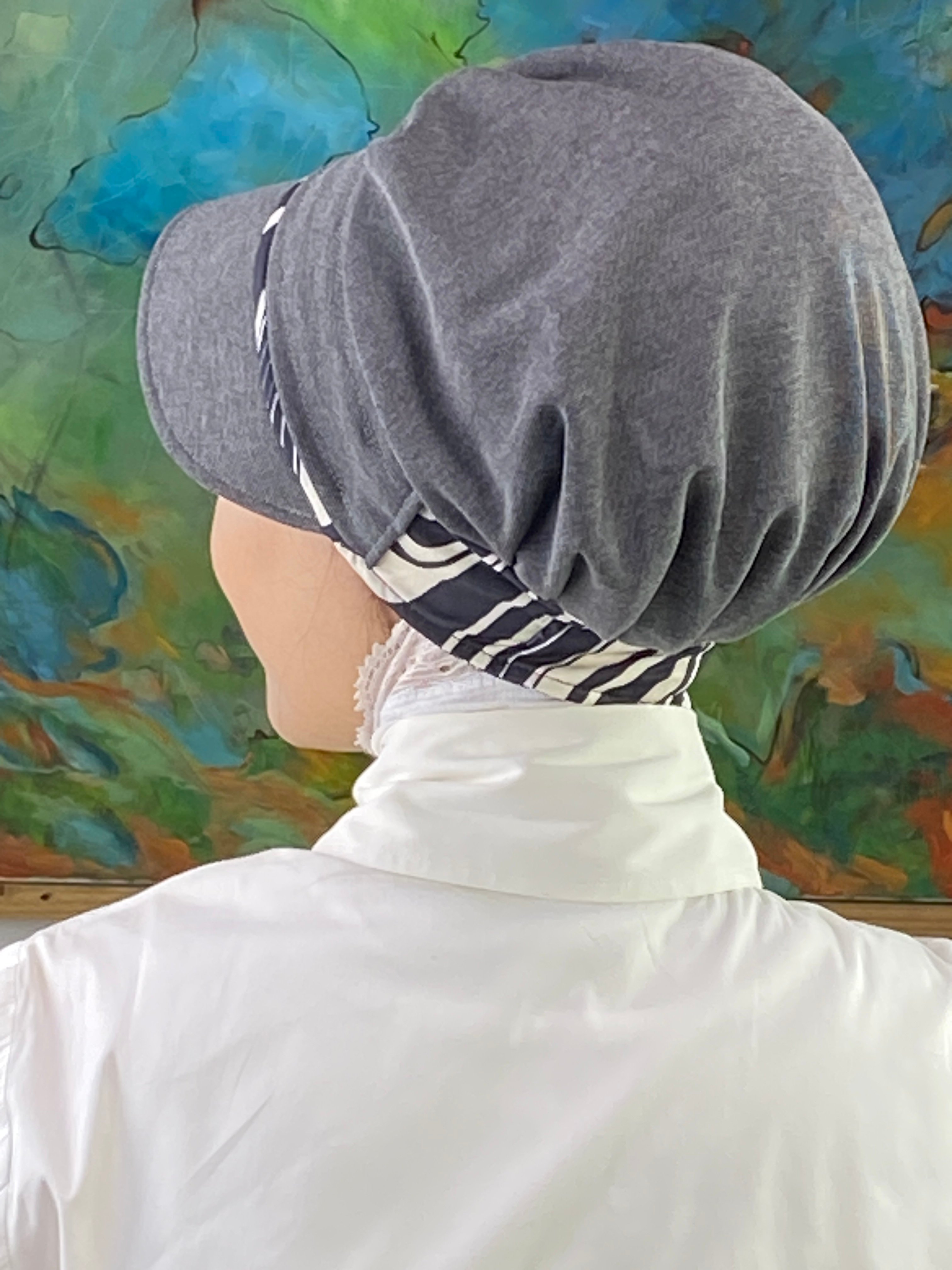 Nazlı Model Tokalı Siyah Krem Çizgili Zebra Desen Tesettür Koyu Gri Şapka