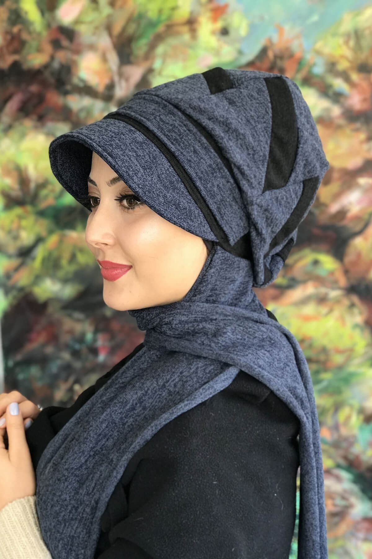 Prusya Mavisi Rengi Tokalı Atkılı Siyah Şeritli Şapka