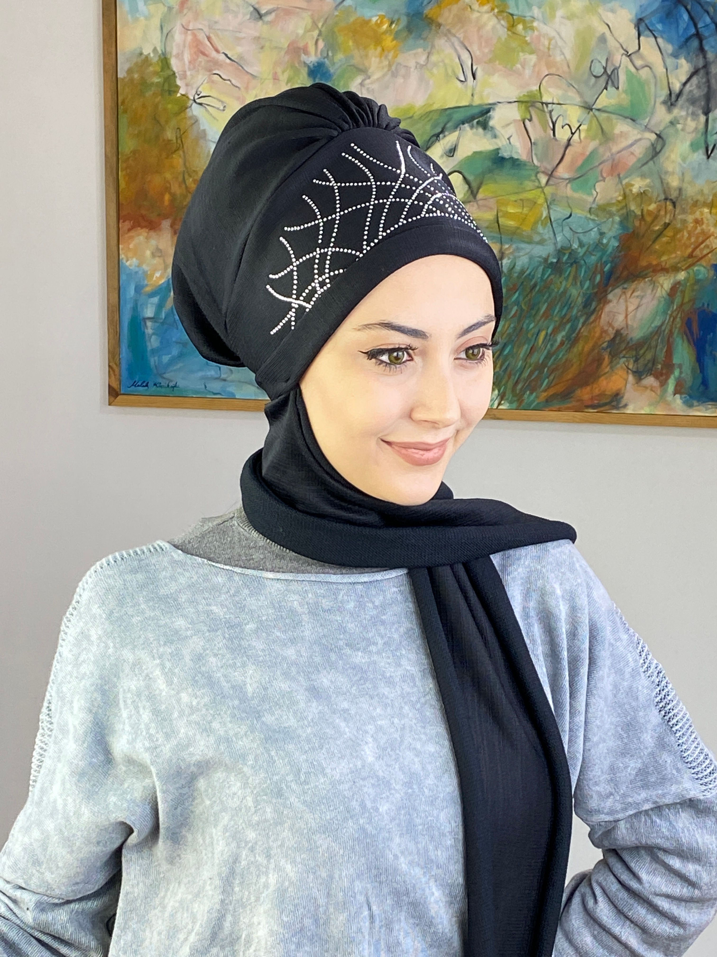Taş Detaylı Atkılı Bone