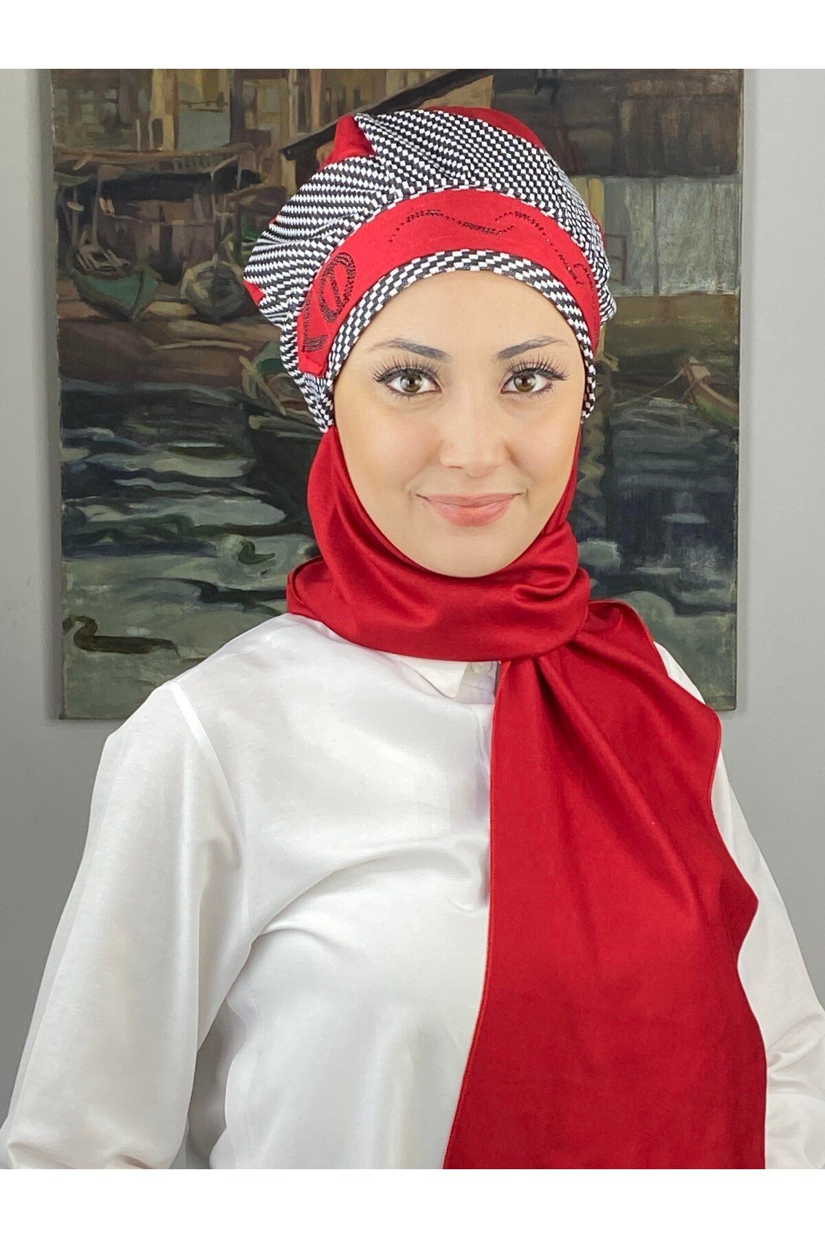Çarkıfelek Model Taşlı Kemerli Gri Beyaz Zigzag Desen Kırmızı Atkılı Bere
