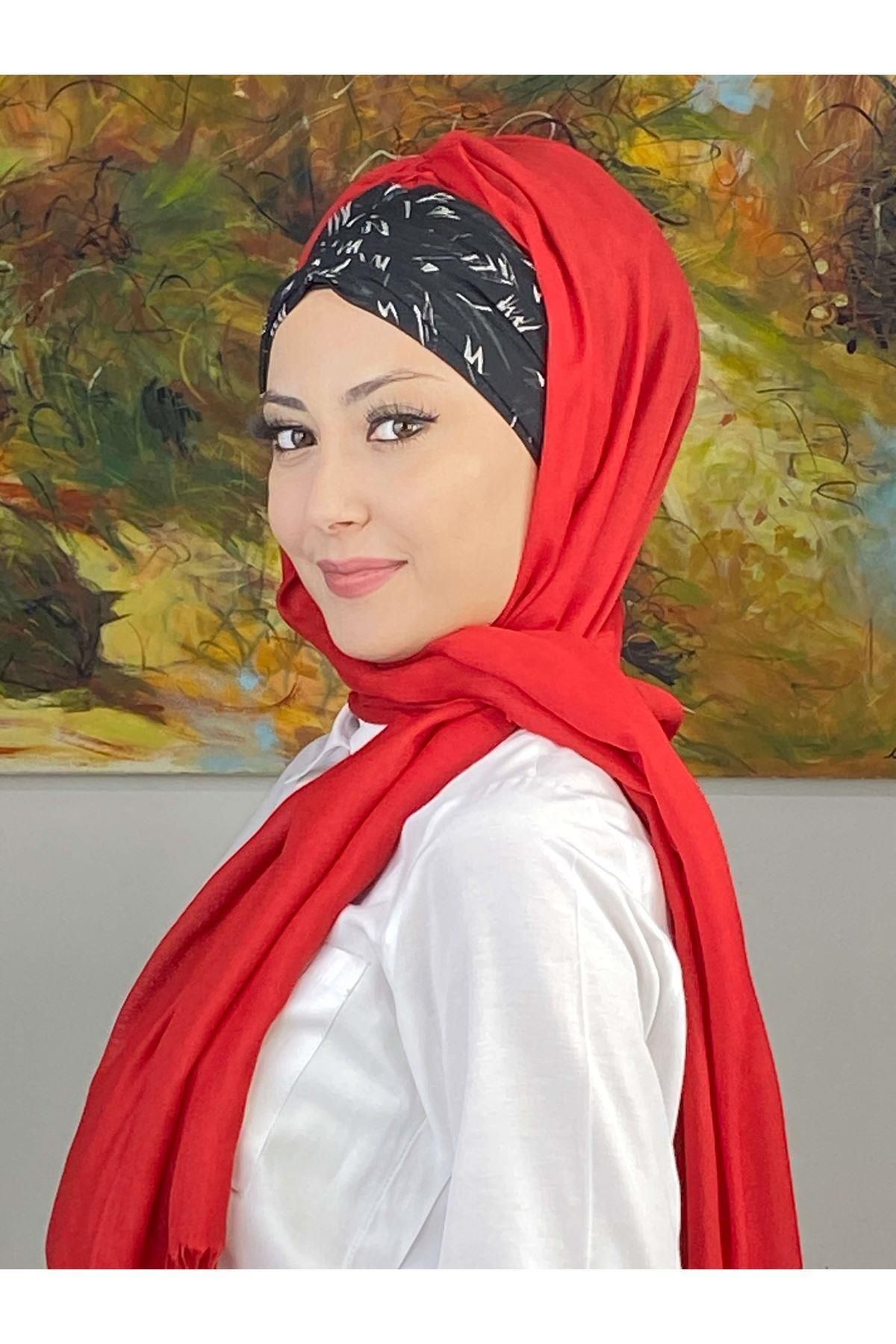 Siyah Beyaz Desenli Kırmızı Büzgülü Hazır Şal