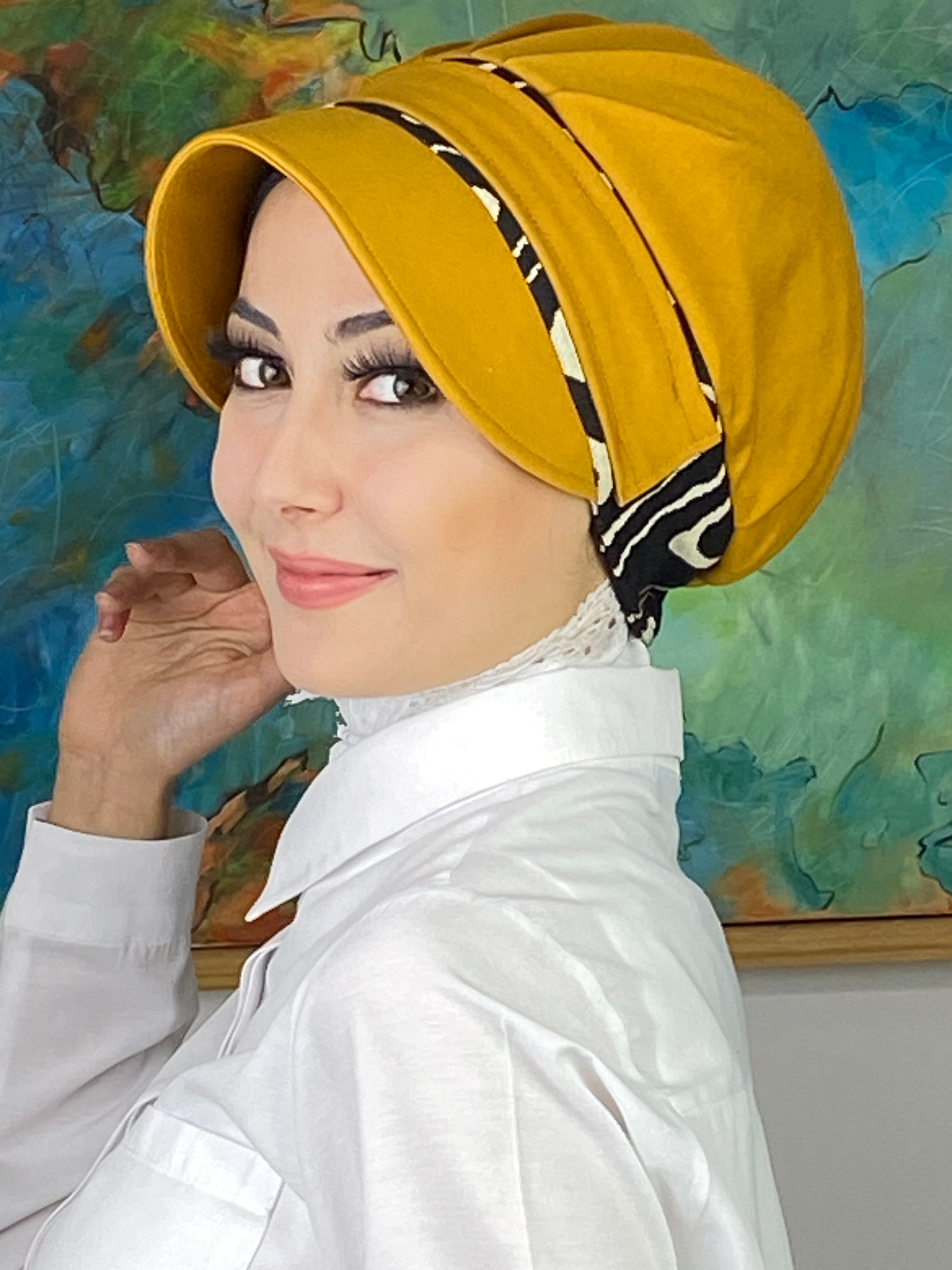Nazlı Model Tokalı İnce Krem Çizgili  Zebralı Tesettür Şapka
