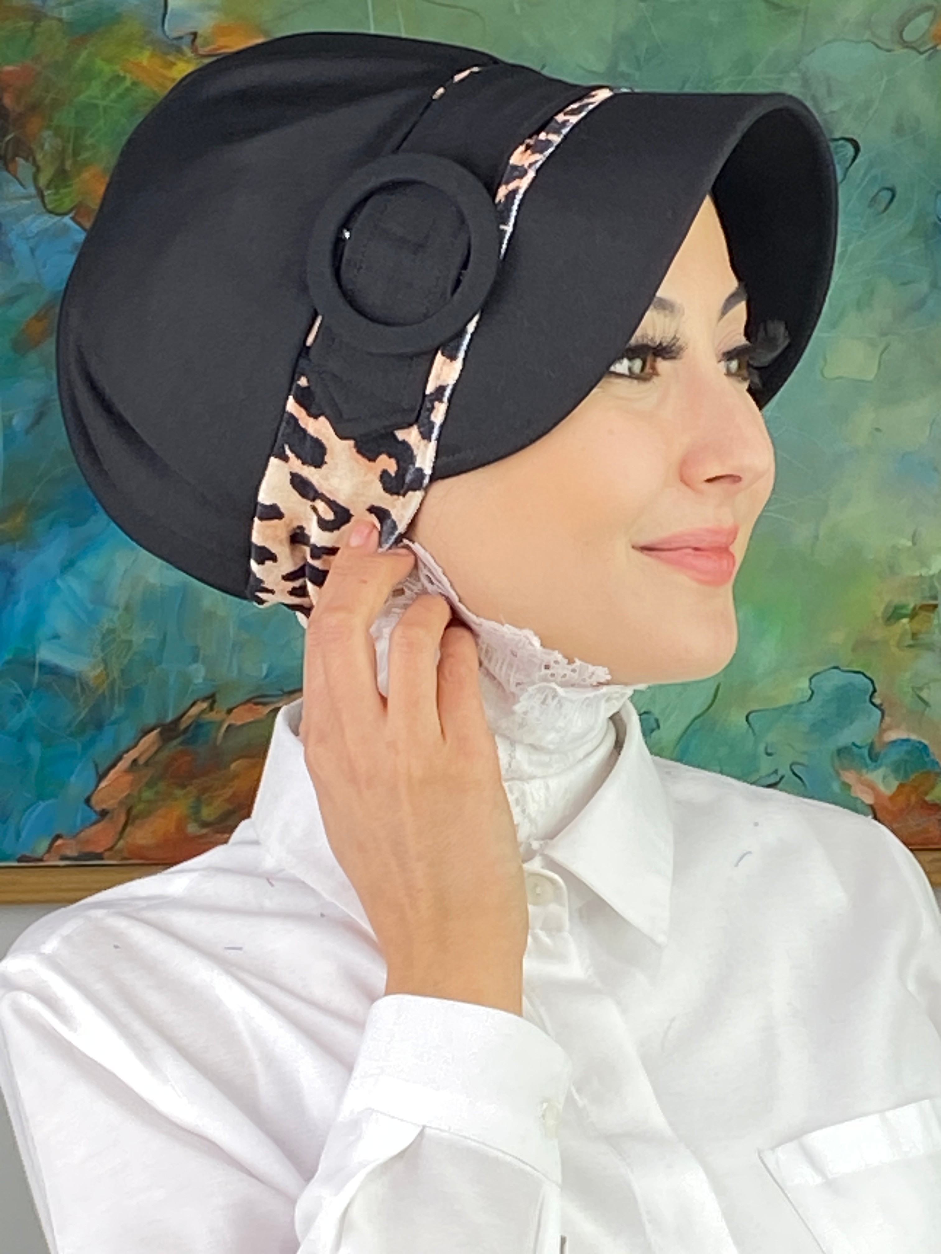 Nazlı Model Tokalı Leoparlı Tesettür Şapka