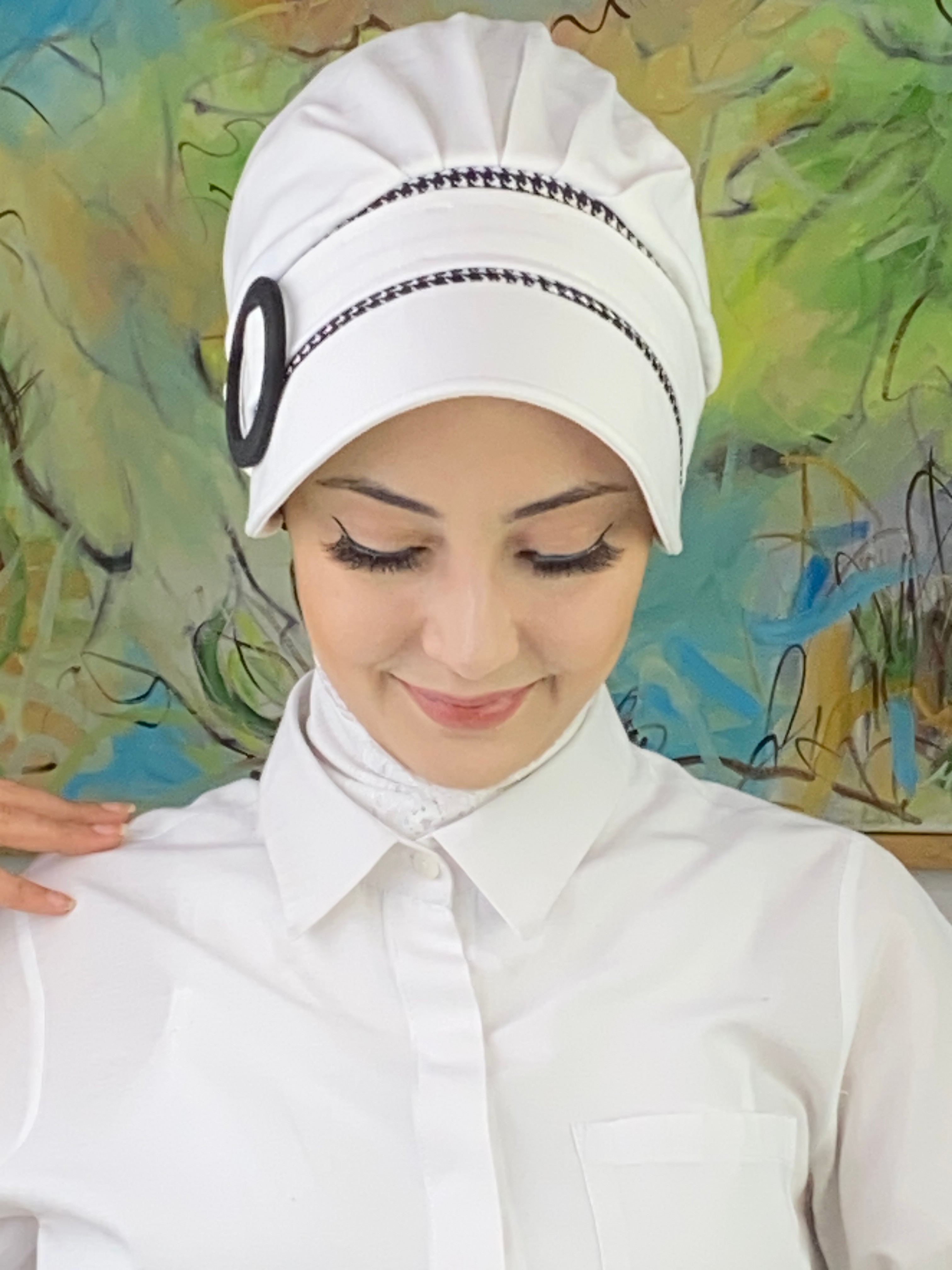 Nazlı Model Tokalı İri Siyah Beyaz Kazayaklı Tesettür Şapka