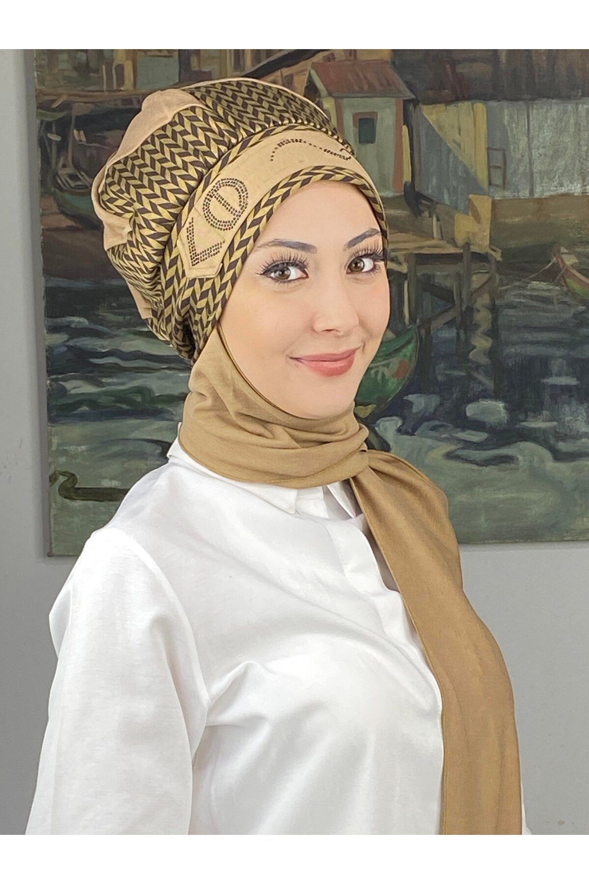 Çarkıfelek Model Taşlı Kemerli Buğday Desen Açık Sütlü Kahve Atkılı Bere