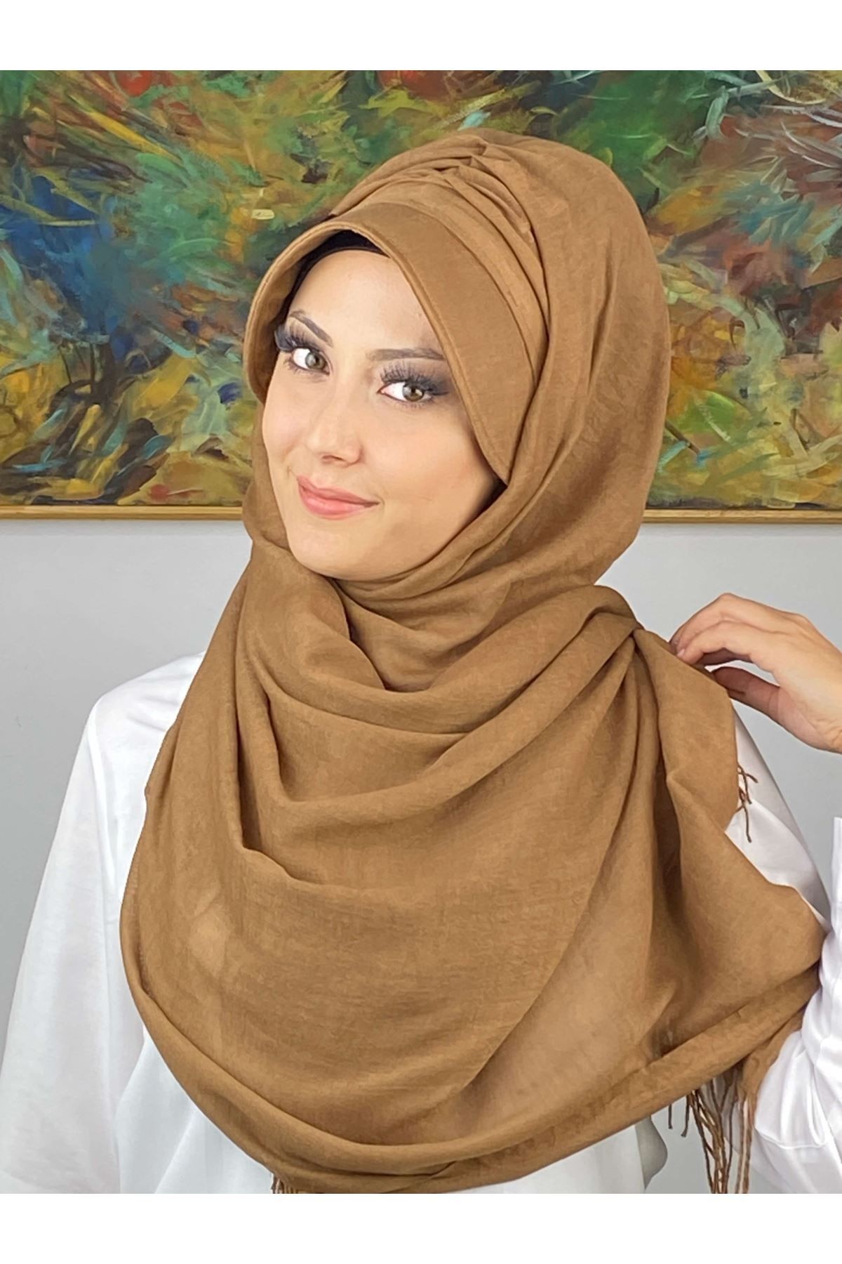 Açık Sepya Renkli Tokalı Siperli Şapka Şal