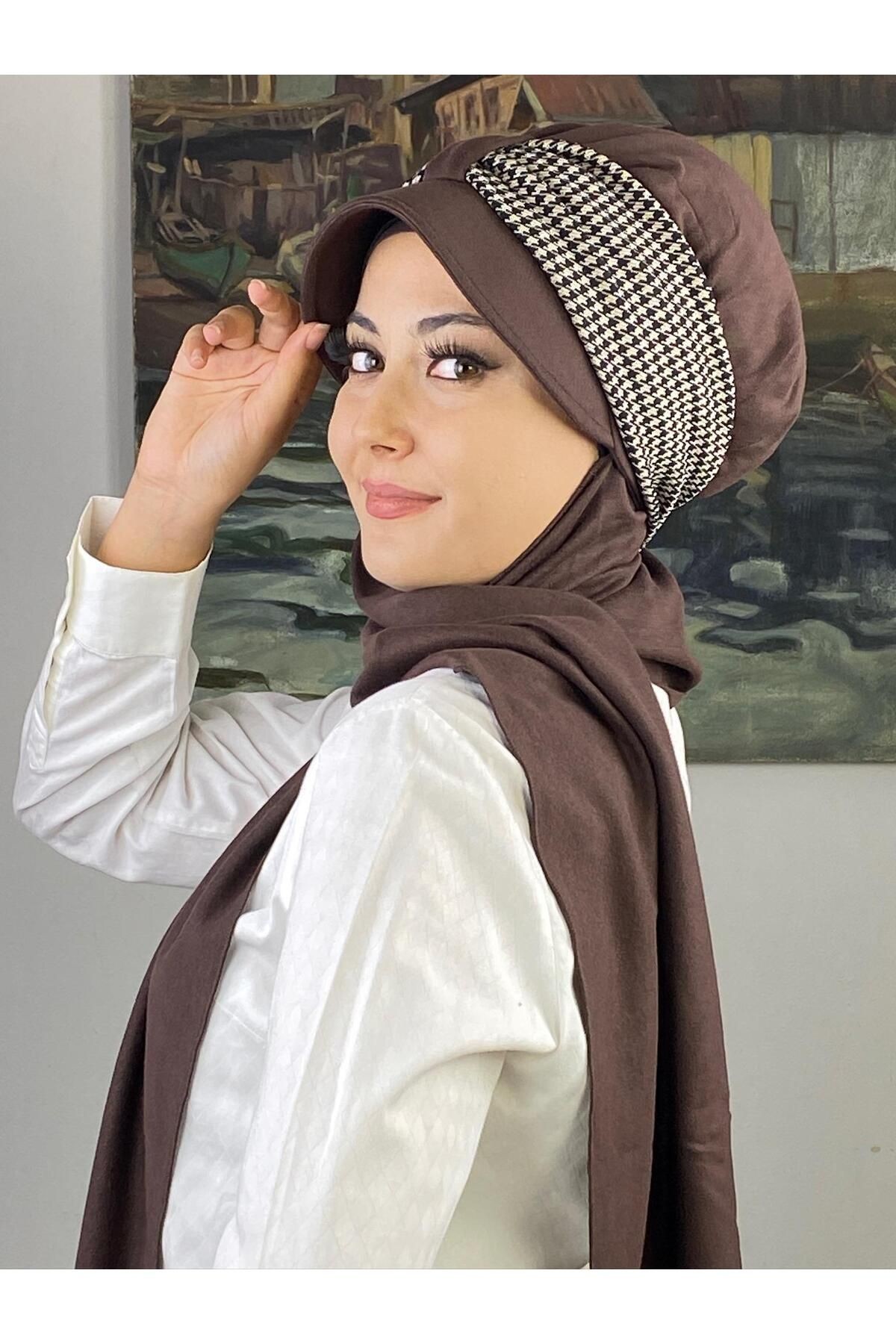 SULTAN MODEL KAHVERENGİ KAZAYAĞI DESENLİ BİRİTLİ ATKILI ŞAPKA