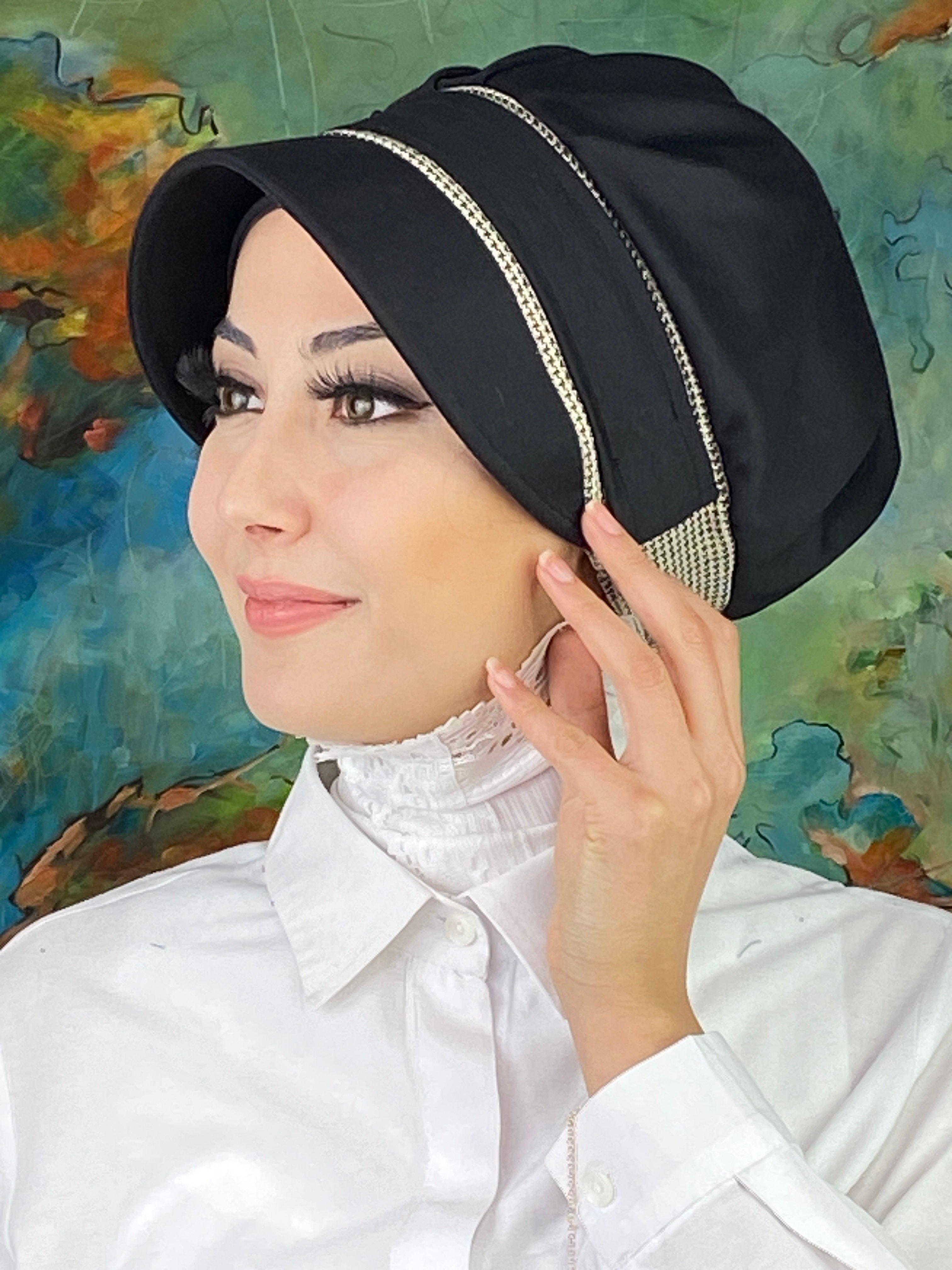 Nazlı Model Tokalı Küçük Sütlü Kahve Kazayaklı Tesettür Şapka