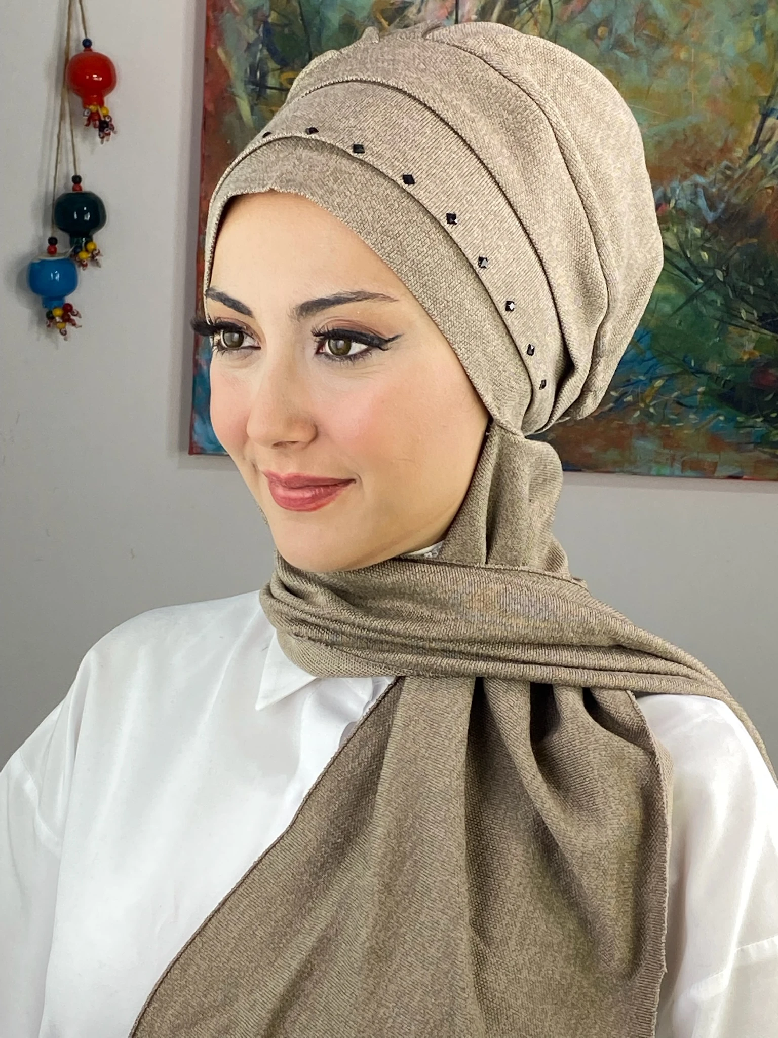 SİYAH KARE TAŞ DETAYLI BERE - taş