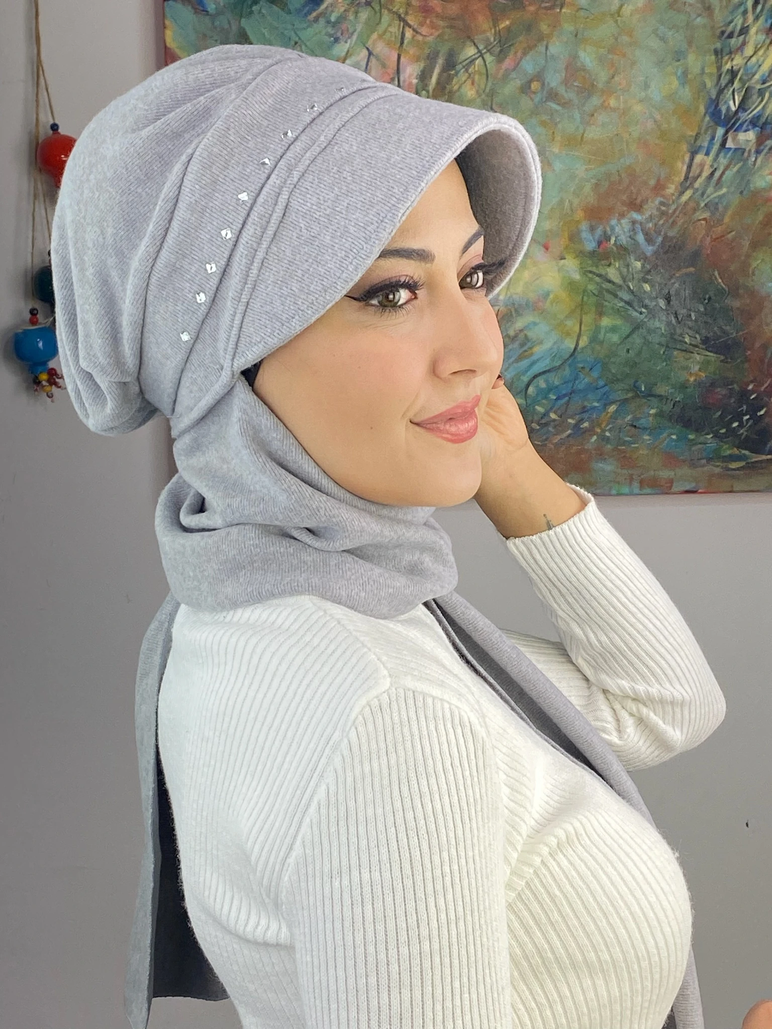 KARE TAŞ DETAYLI ŞAPKA 