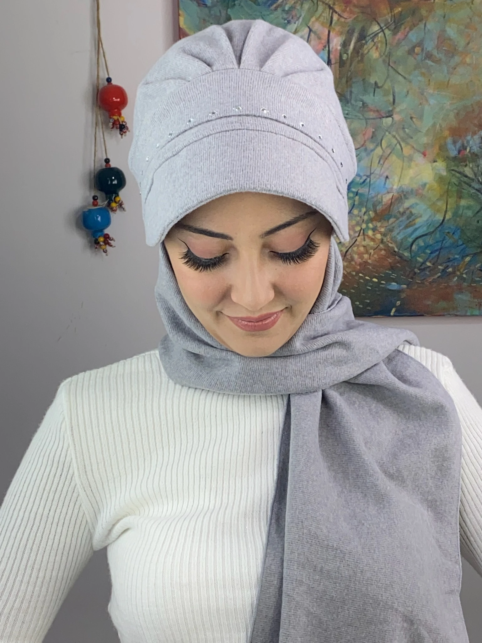 KARE TAŞ DETAYLI ŞAPKA 