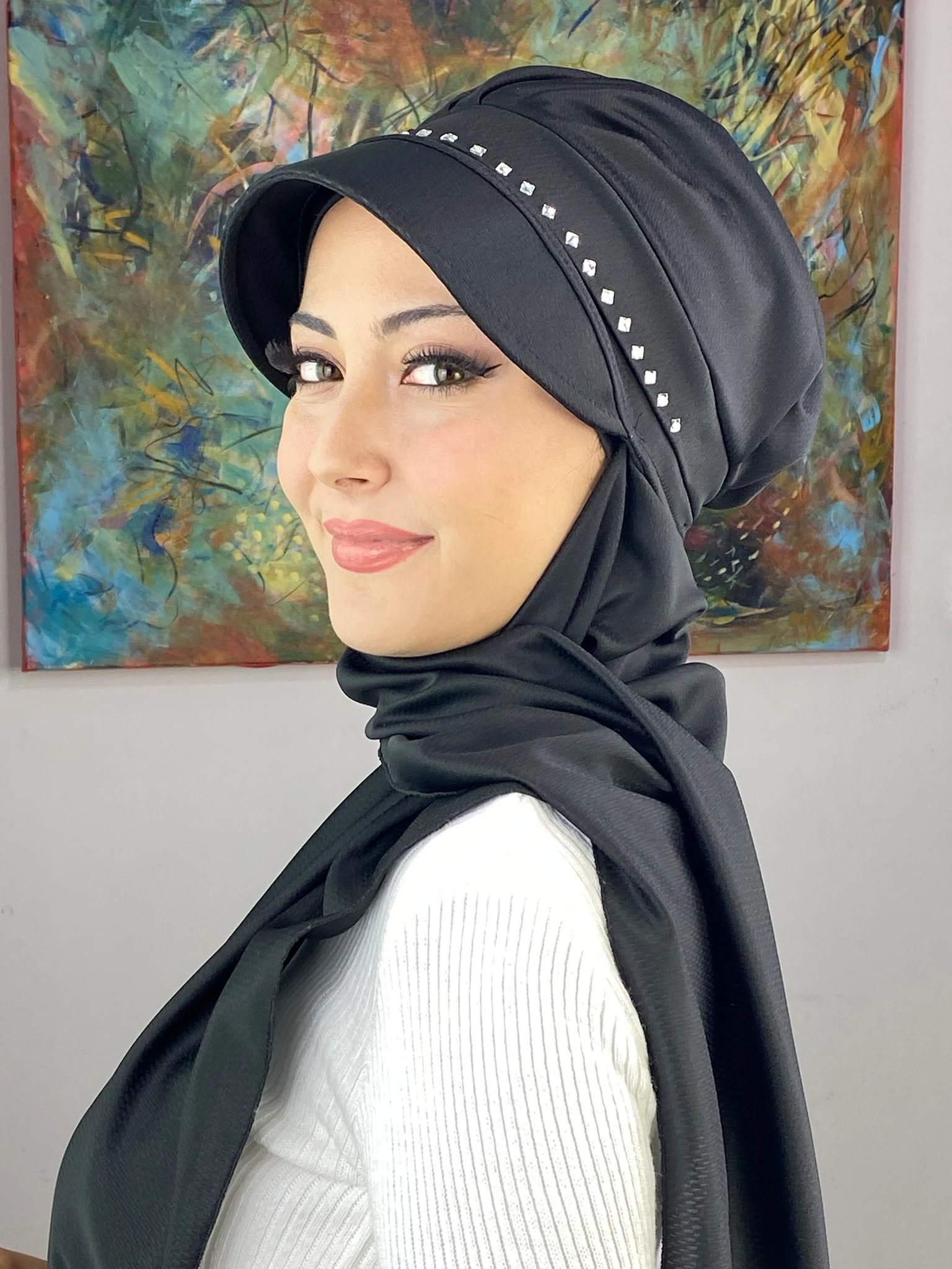 KARE TAŞ DETAYLI ŞAPKA 