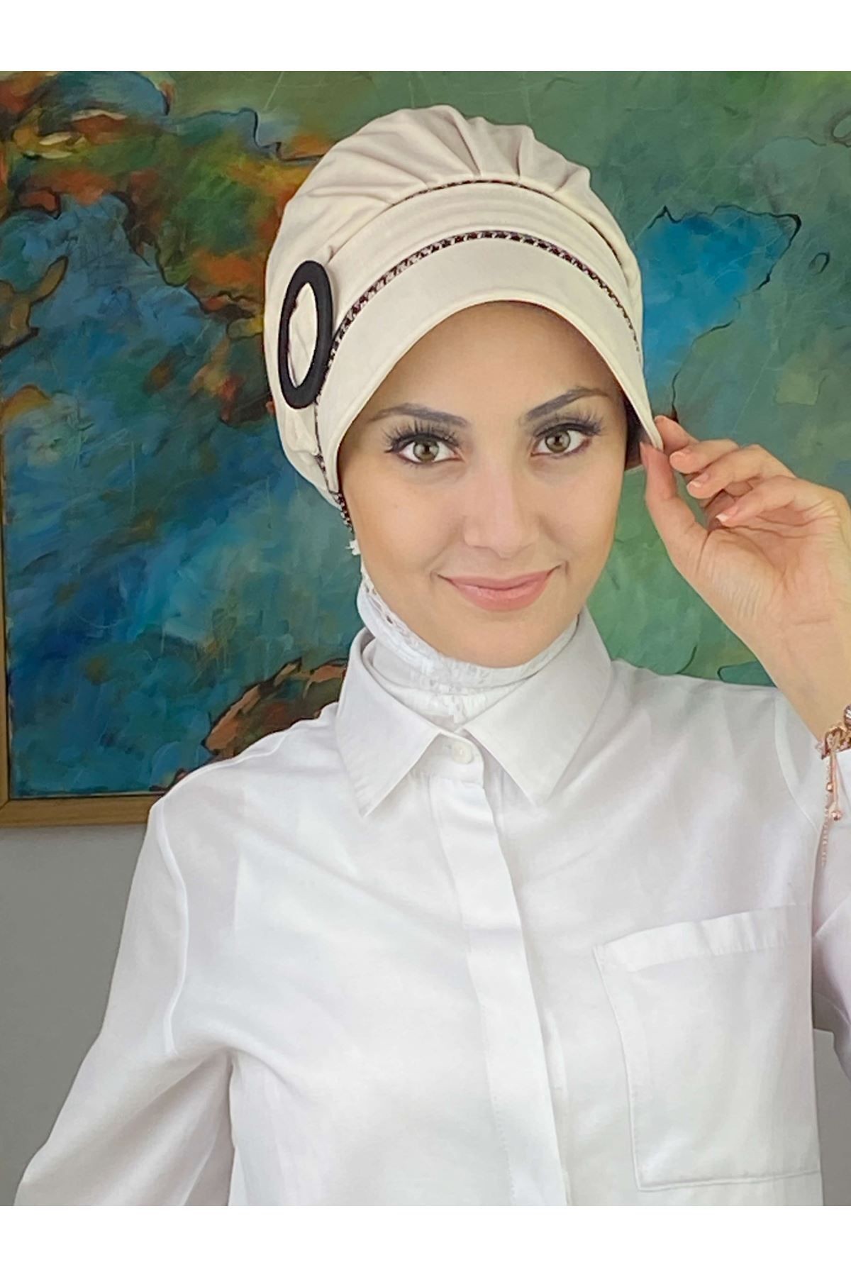 Nazlı Model Tokalı Krem Kazayaklı Tesettür Şapka