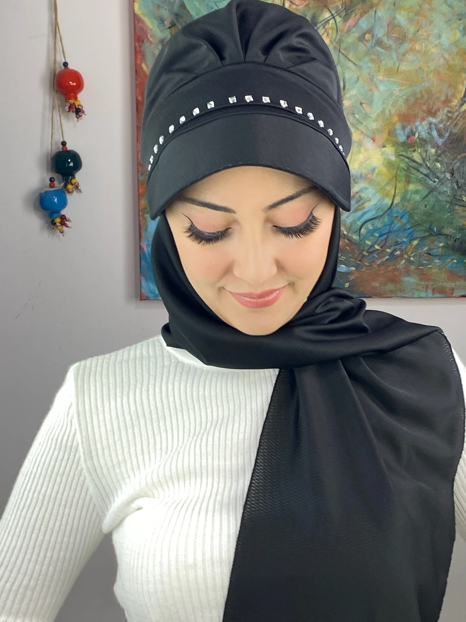 KARE TAŞ DETAYLI ŞAPKA 