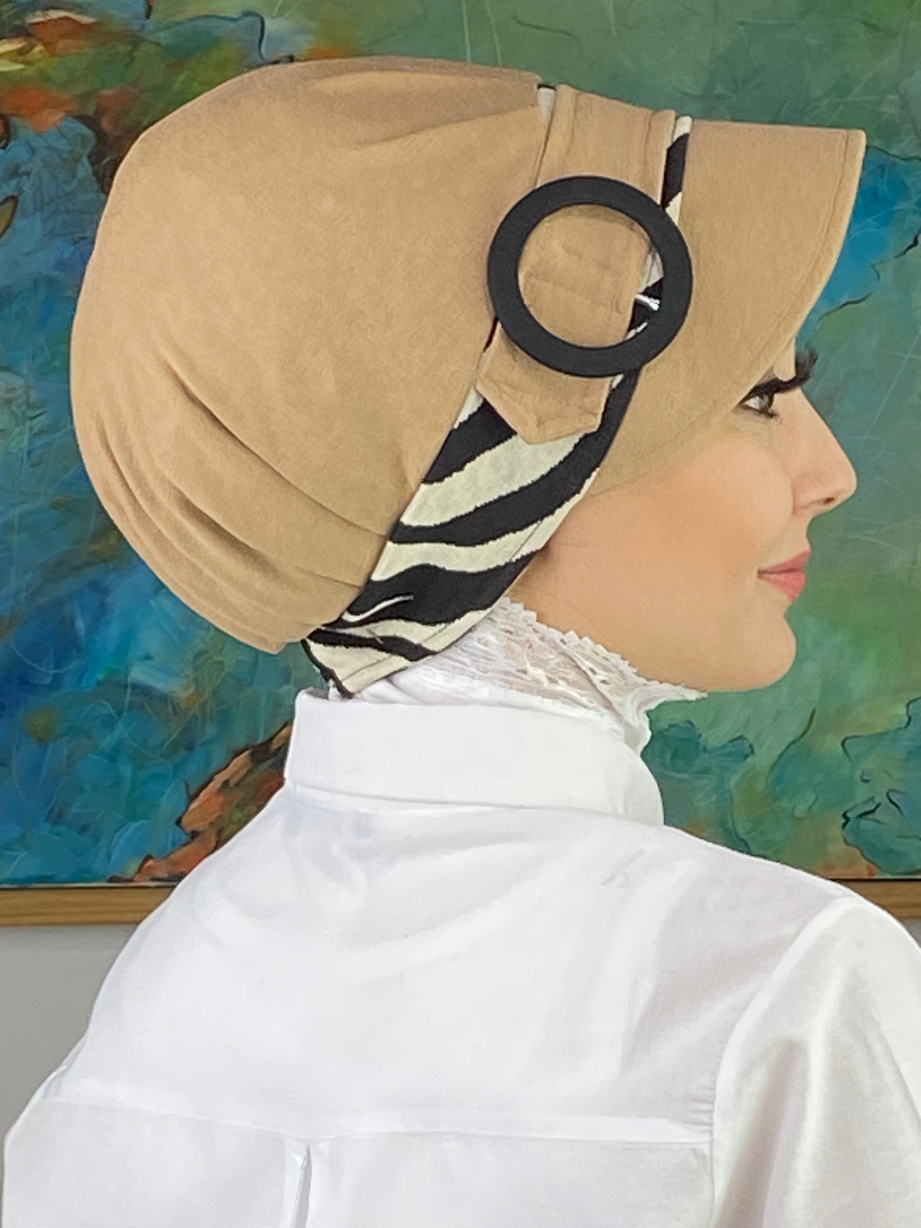 Nazlı Model Tokalı İri Krem Zebra Desenli Tesettür Şapka