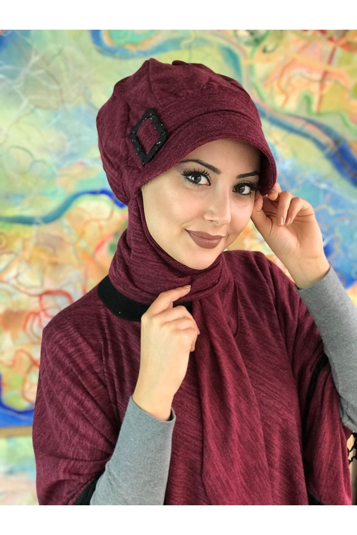 Vişne Renkli Tokalı Atkılı Şapka