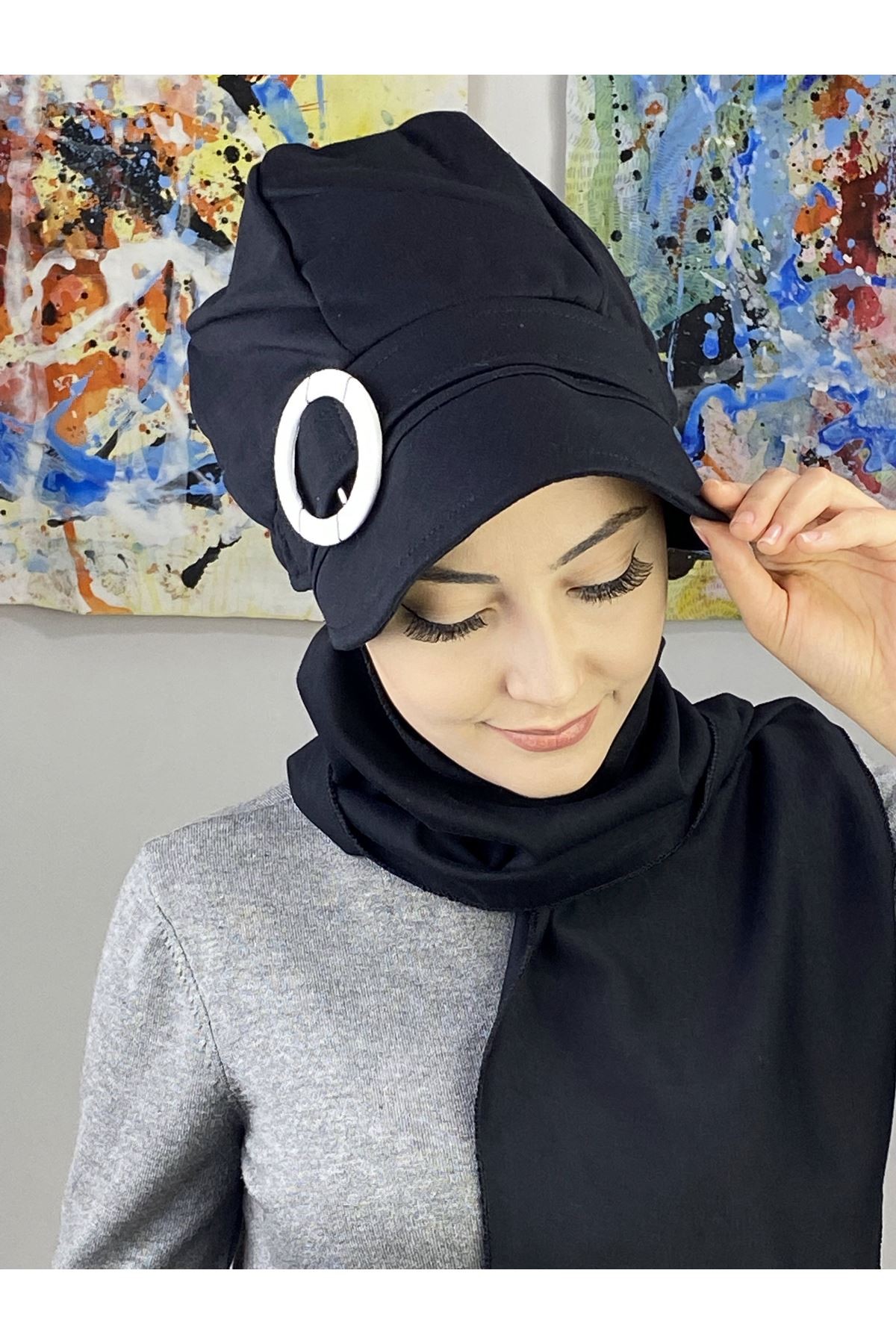 Yuvarlak Tokalı Çarkıfelek Model Siyah Atkılı Şapka Şal