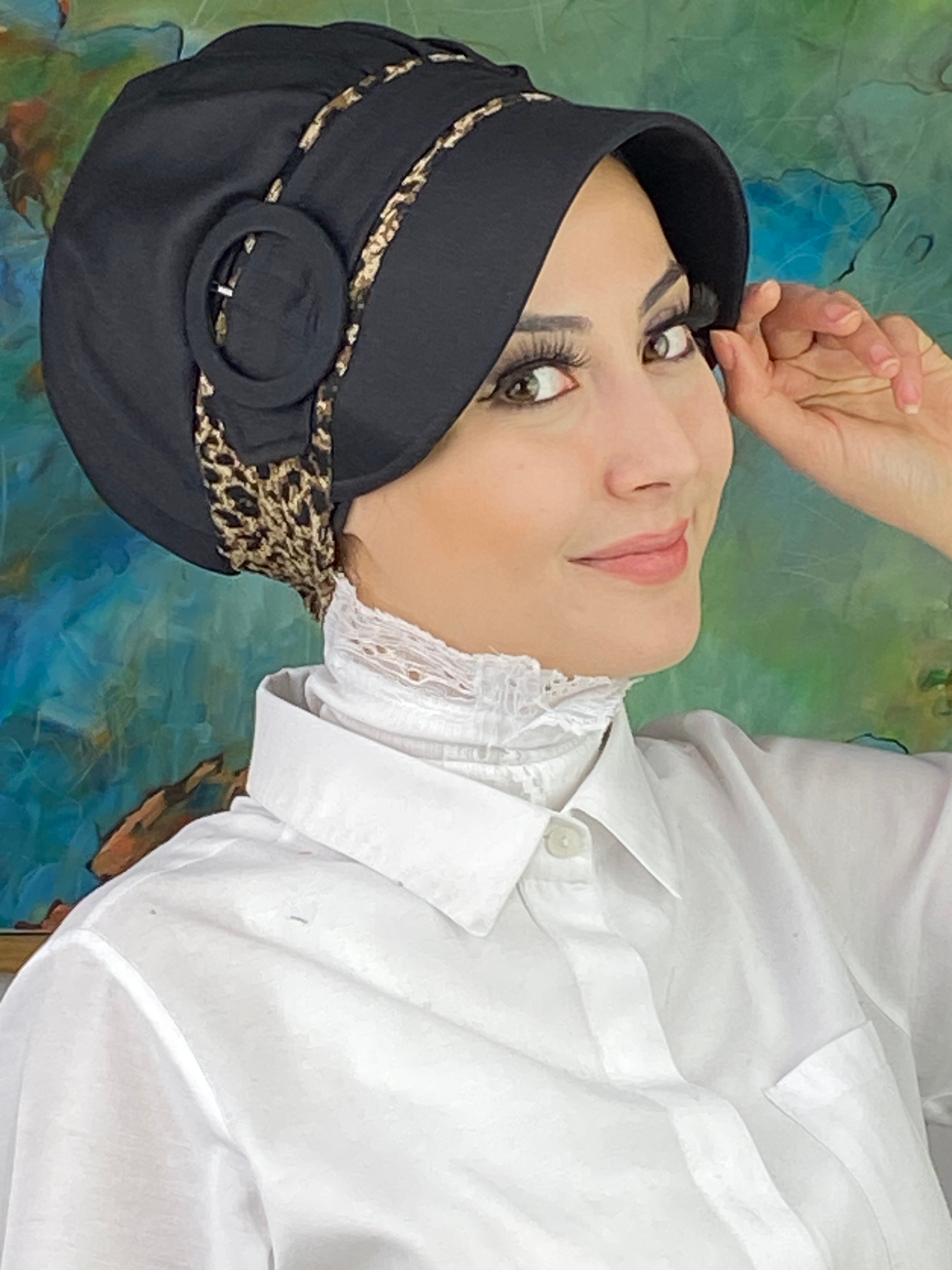 Nazlı Model Tokalı Kahverengi Leoparlı Tesettür Şapka