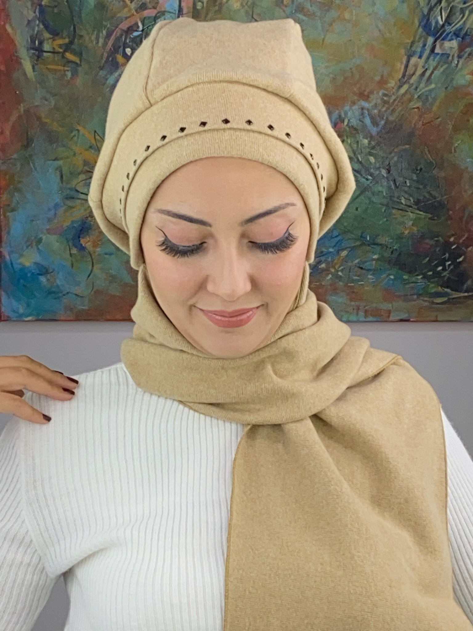 SİYAH KARE TAŞ DETAYLI BERE