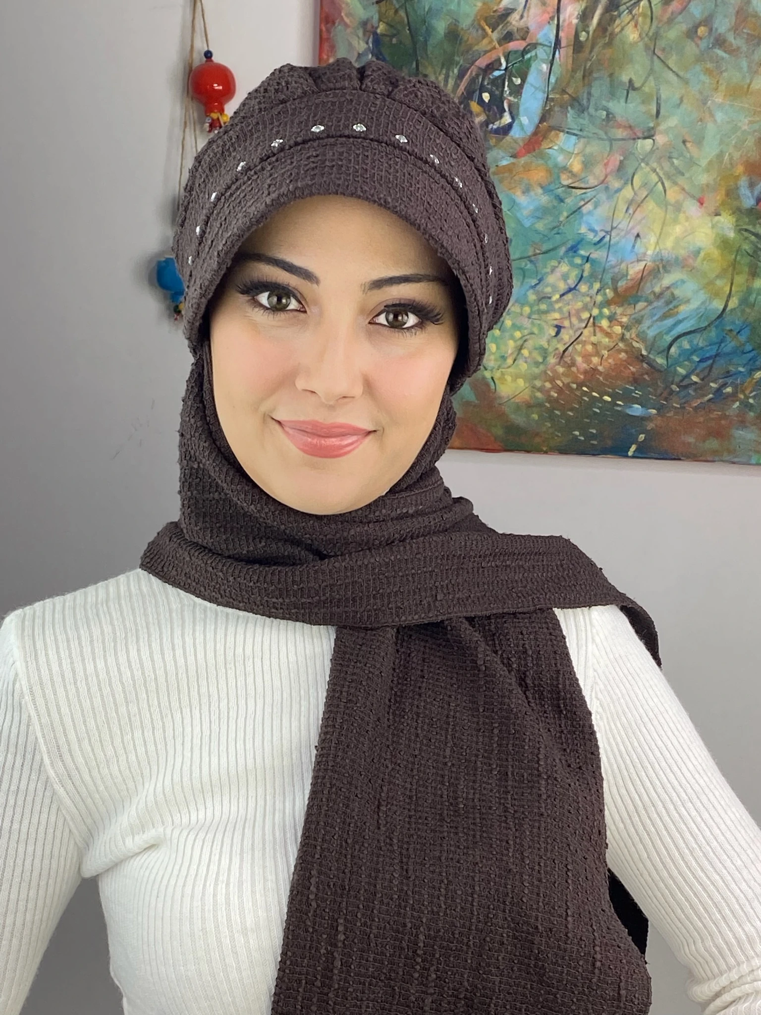 KARE TAŞ DETAYLI ŞAPKA