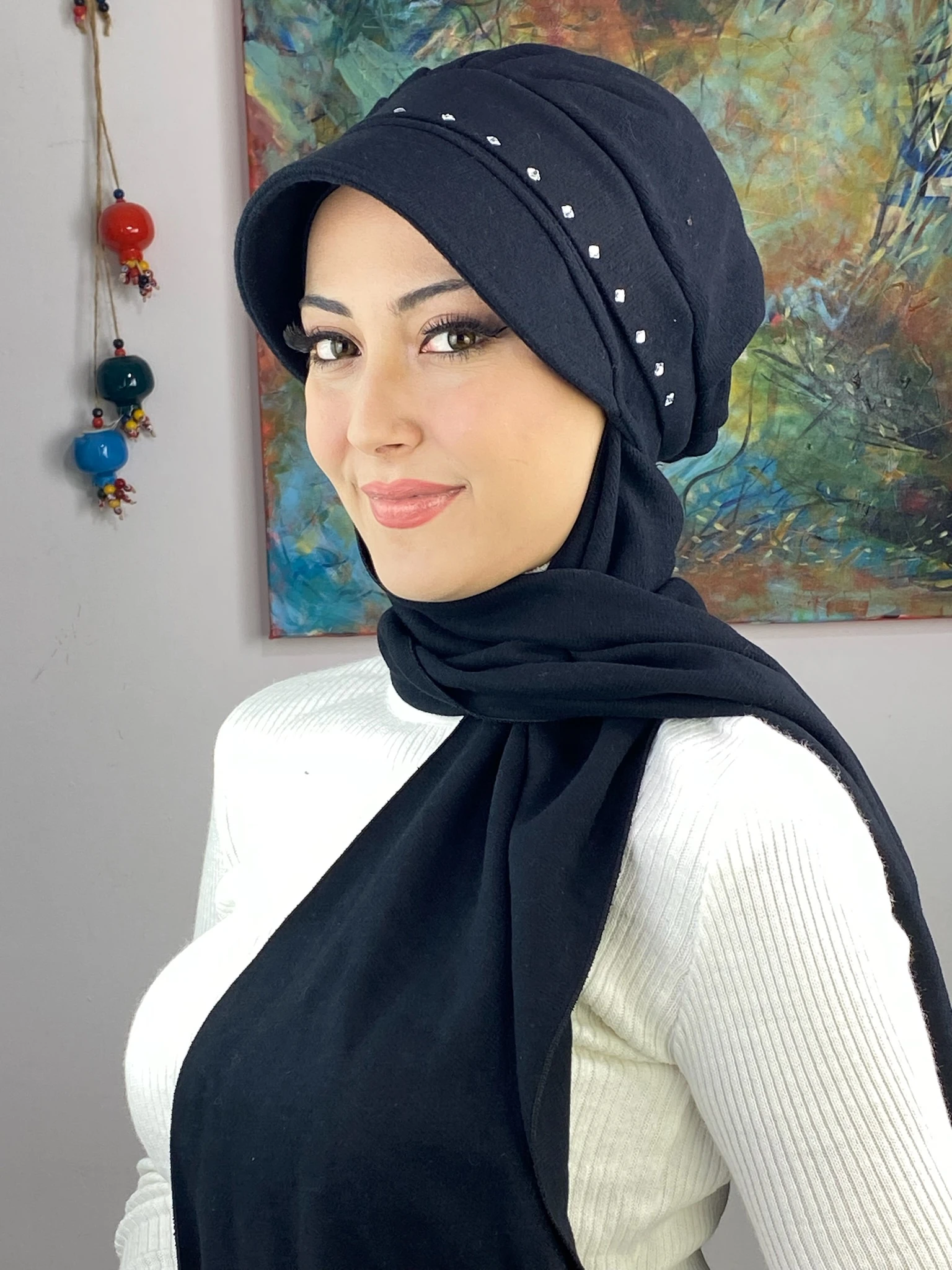 KARE TAŞ DETAYLI ŞAPKA