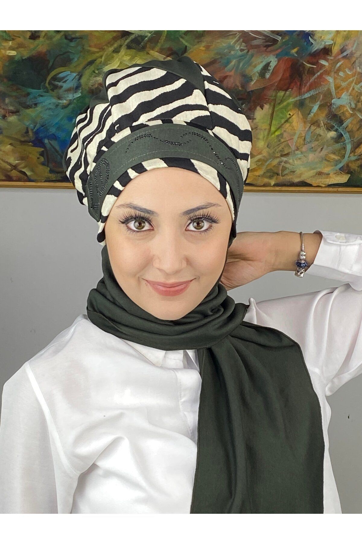 Çarkıfelek Model Taşlı Kemerli Zebra Desen Koyu Neft Yeşil Atkılı Bere