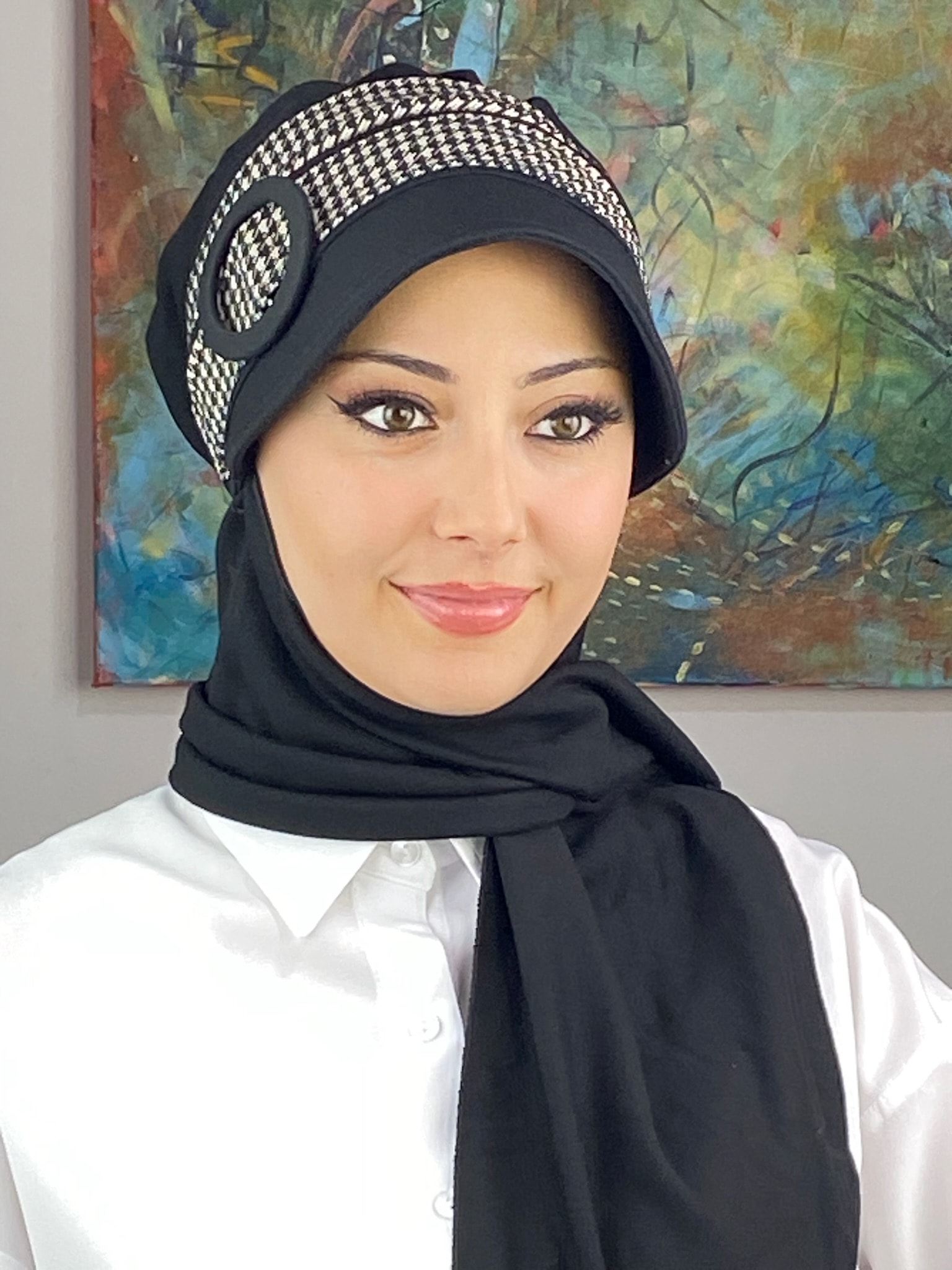 SİYAH KAZAYAĞI DESENLİ ŞAPKA