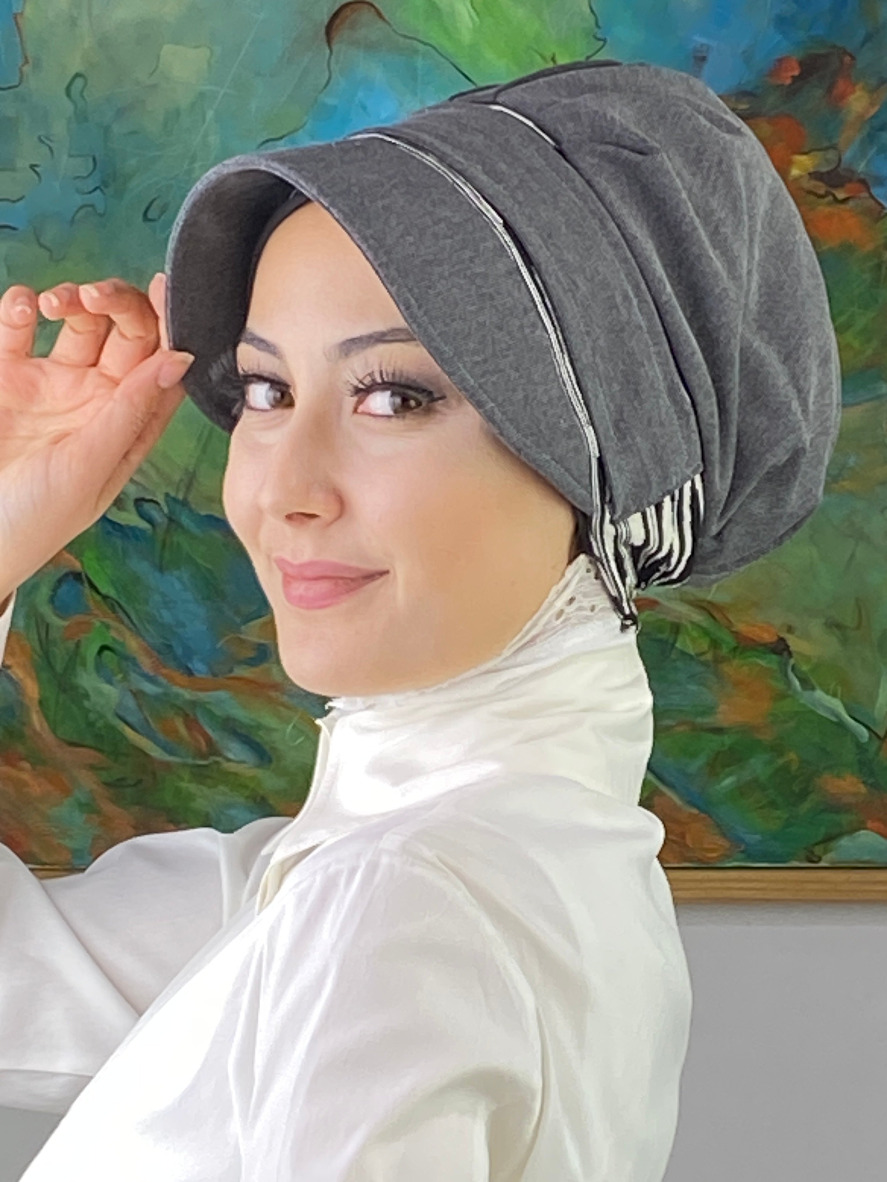 Nazlı Model Tokalı İnce Krem Çizgili Zebra Desen Tesettür Şapka