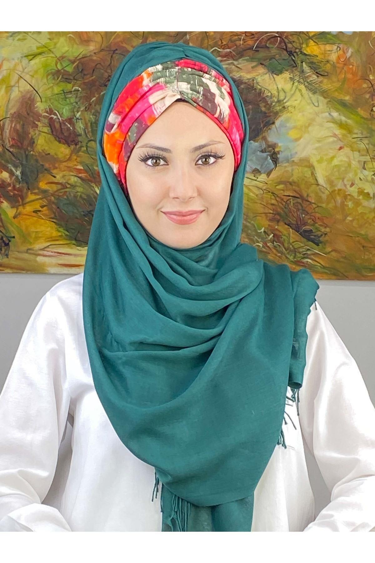 Çok Renkli Retro Desenli Zümrüt Yeşili Büzgülü Hazır Şal